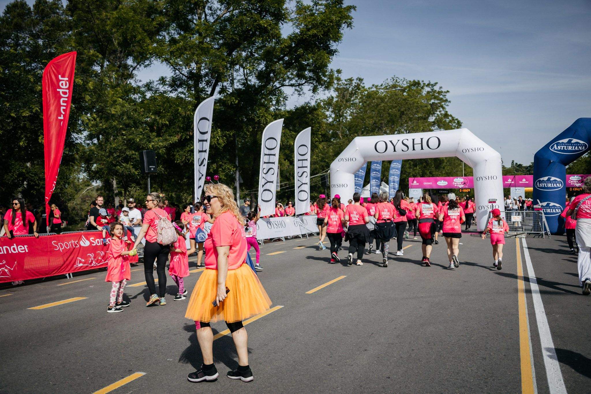 Las mejores fotos del ambiente post de la Carrera de la Mujer Central Lechera Asturiana de Madrid 2024. 216
