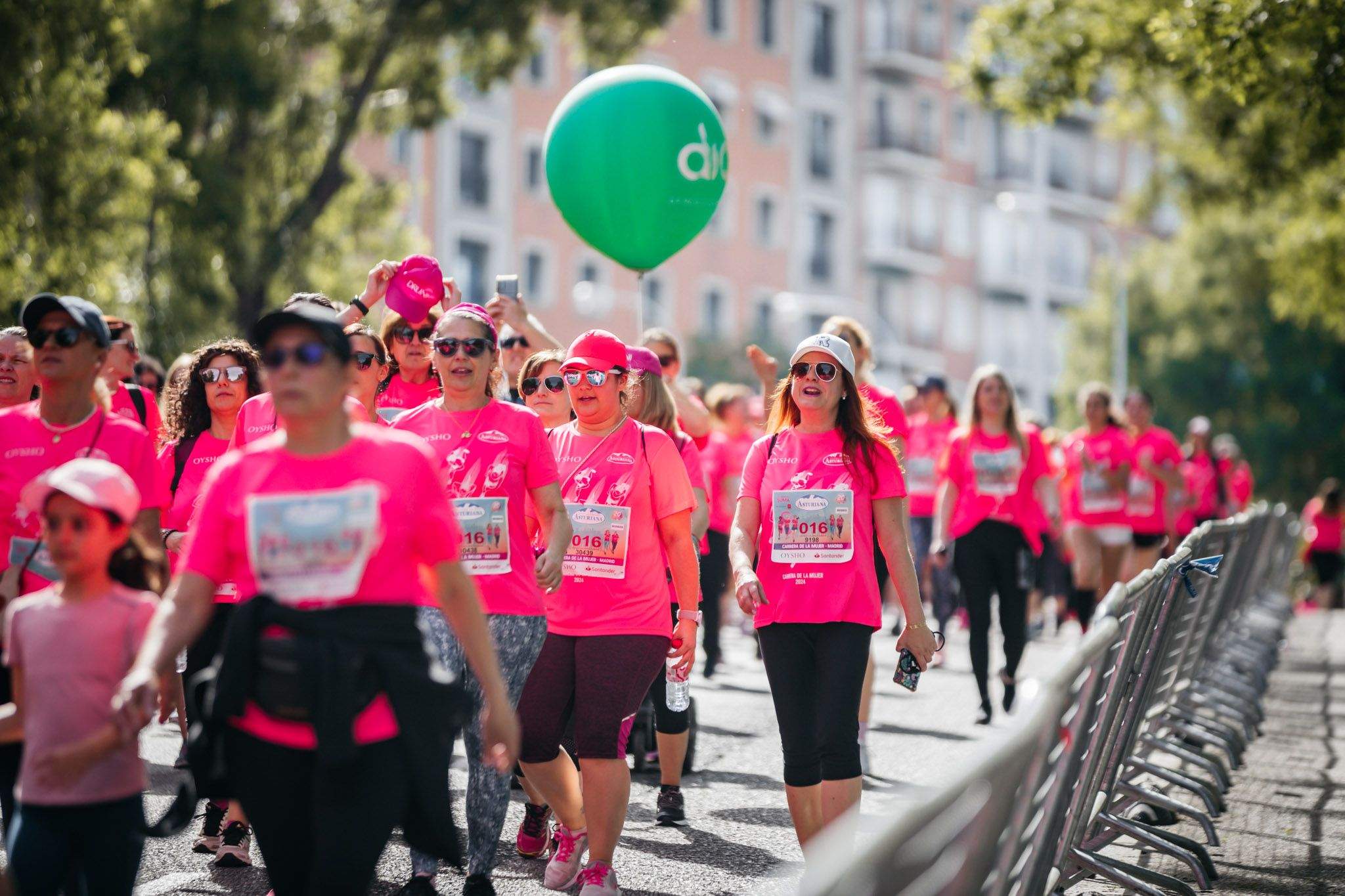 Las mejores fotos del ambiente post de la Carrera de la Mujer Central Lechera Asturiana de Madrid 2024. 240