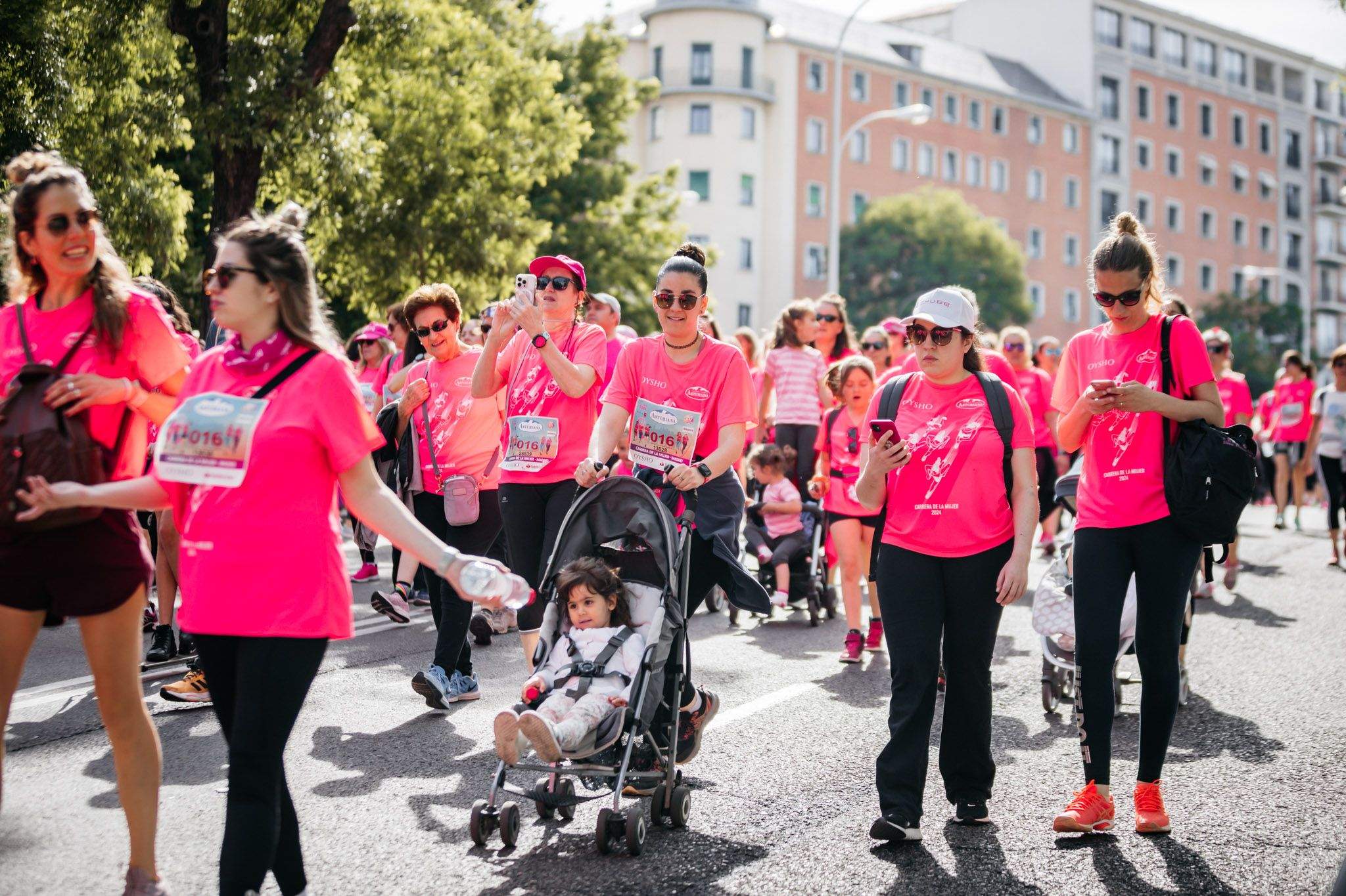 Las mejores fotos del ambiente post de la Carrera de la Mujer Central Lechera Asturiana de Madrid 2024. 254