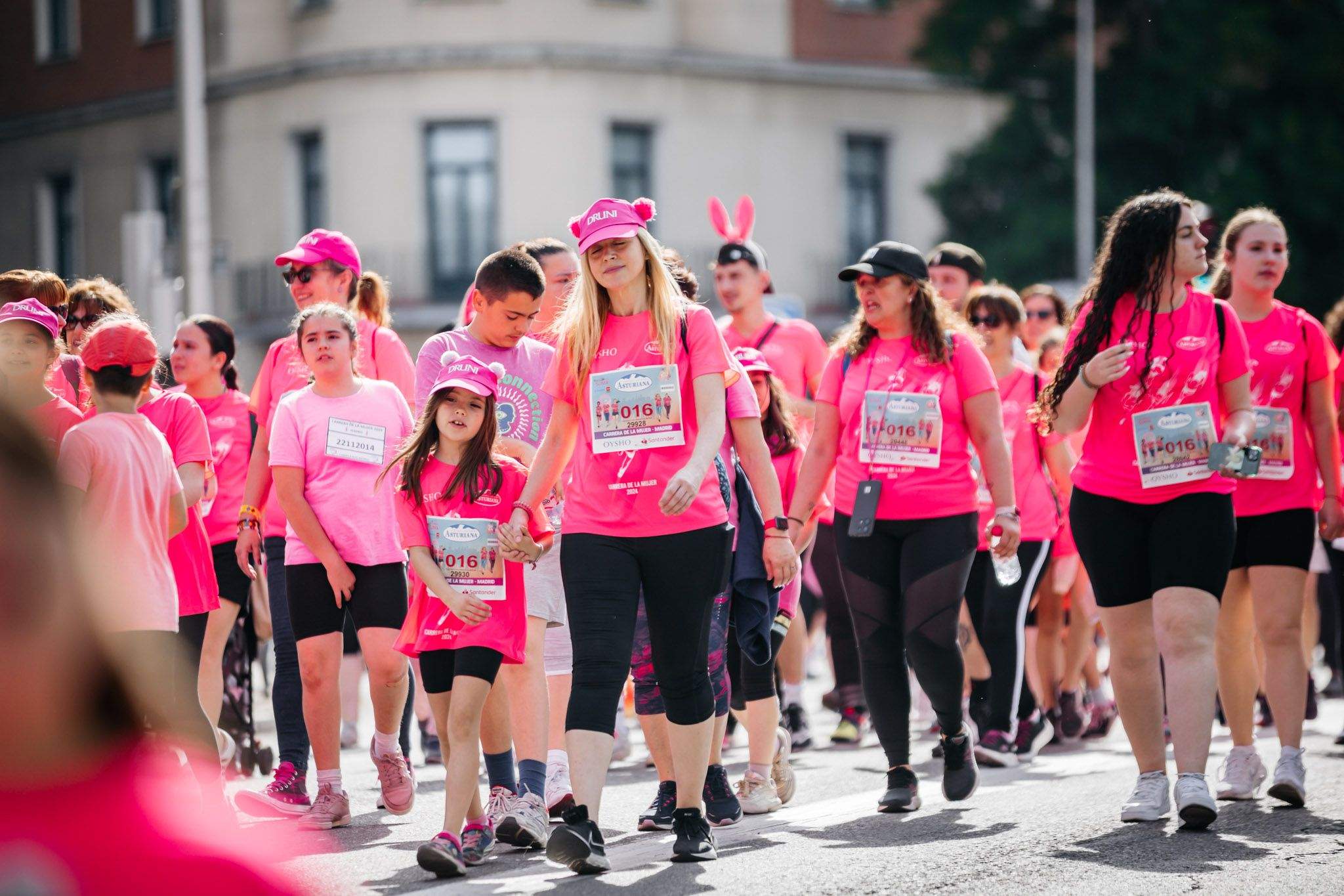 Las mejores fotos del ambiente post de la Carrera de la Mujer Central Lechera Asturiana de Madrid 2024. 257