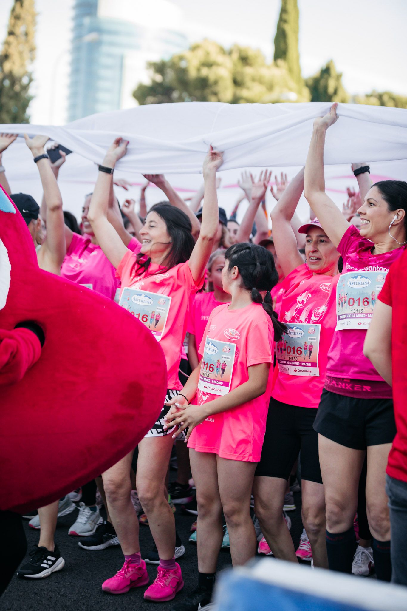 Las mejores fotos de la Carrera de la Mujer de Madrid 2024. 96