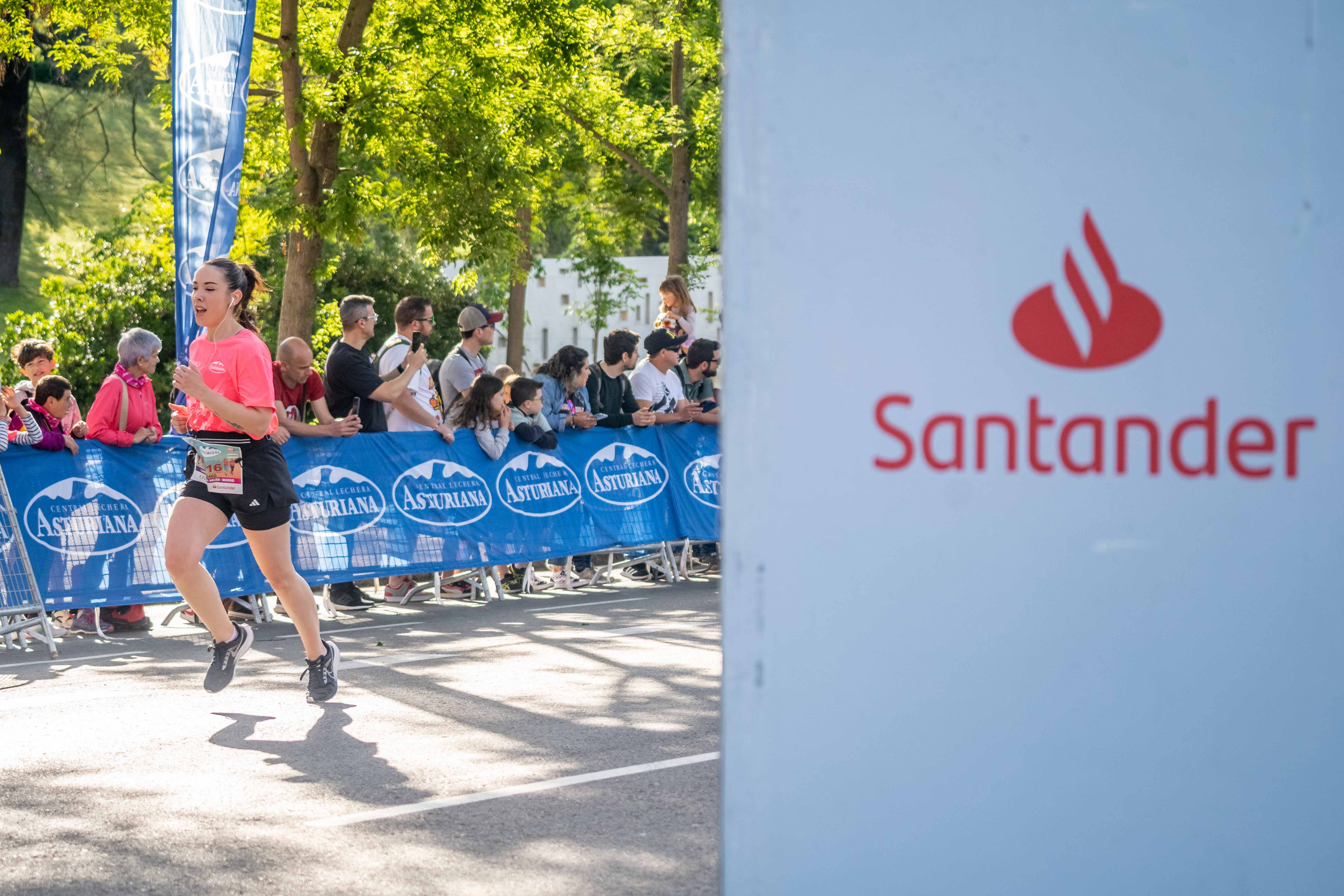 Más fotos de la Carrera de la Mujer de Madrid 2024. 16