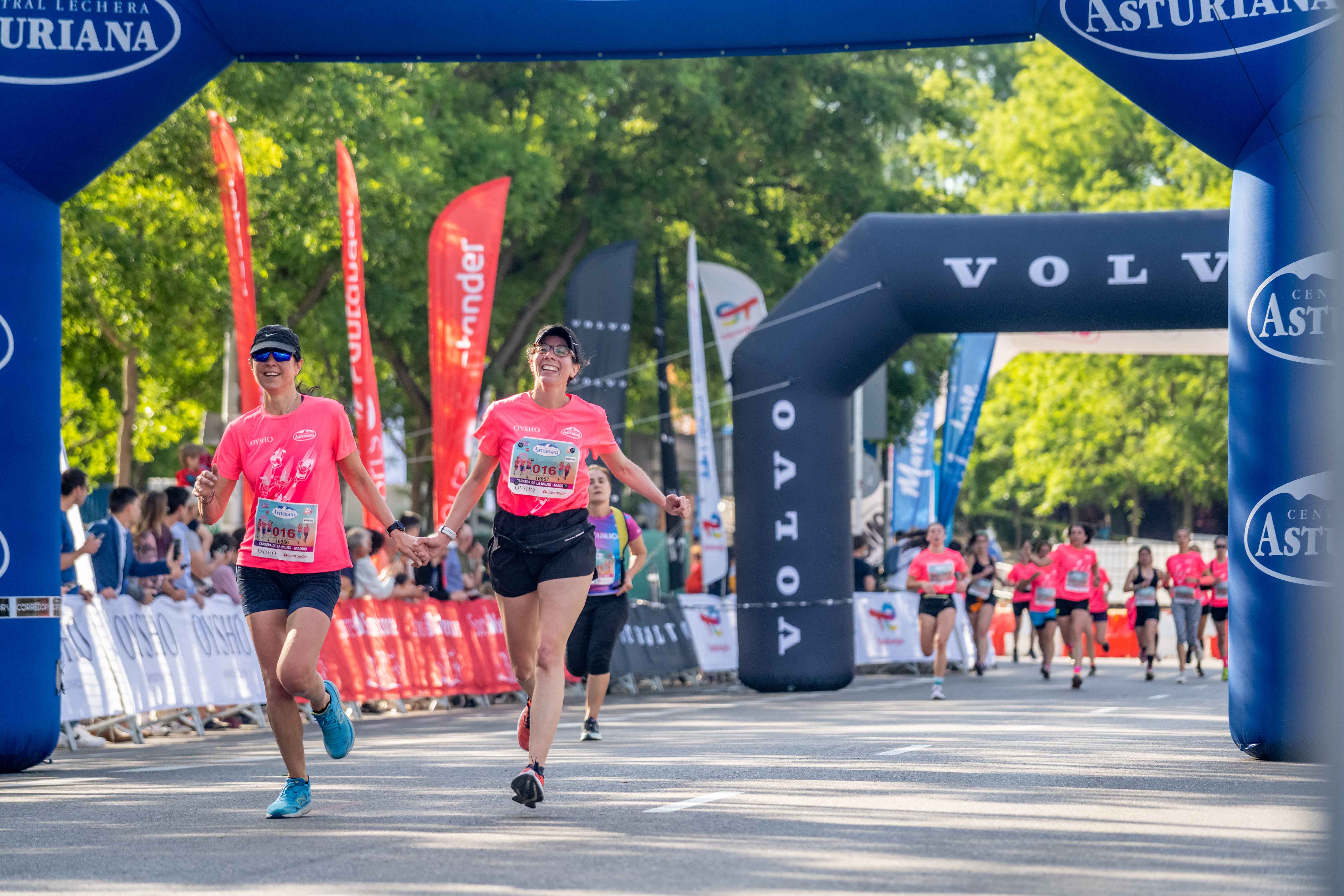 Más fotos de la Carrera de la Mujer de Madrid 2024. 18
