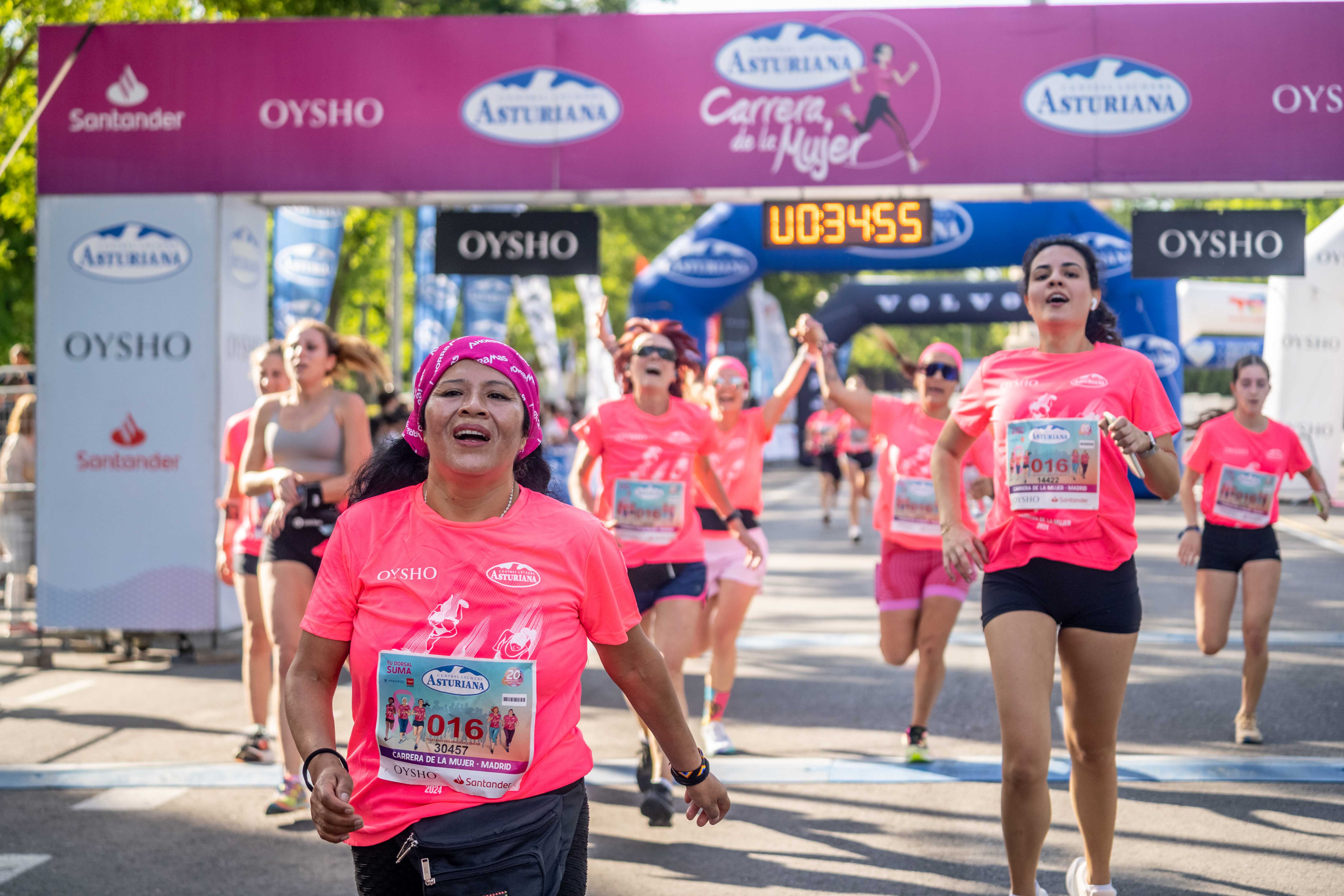 Más fotos de la Carrera de la Mujer de Madrid 2024. 23