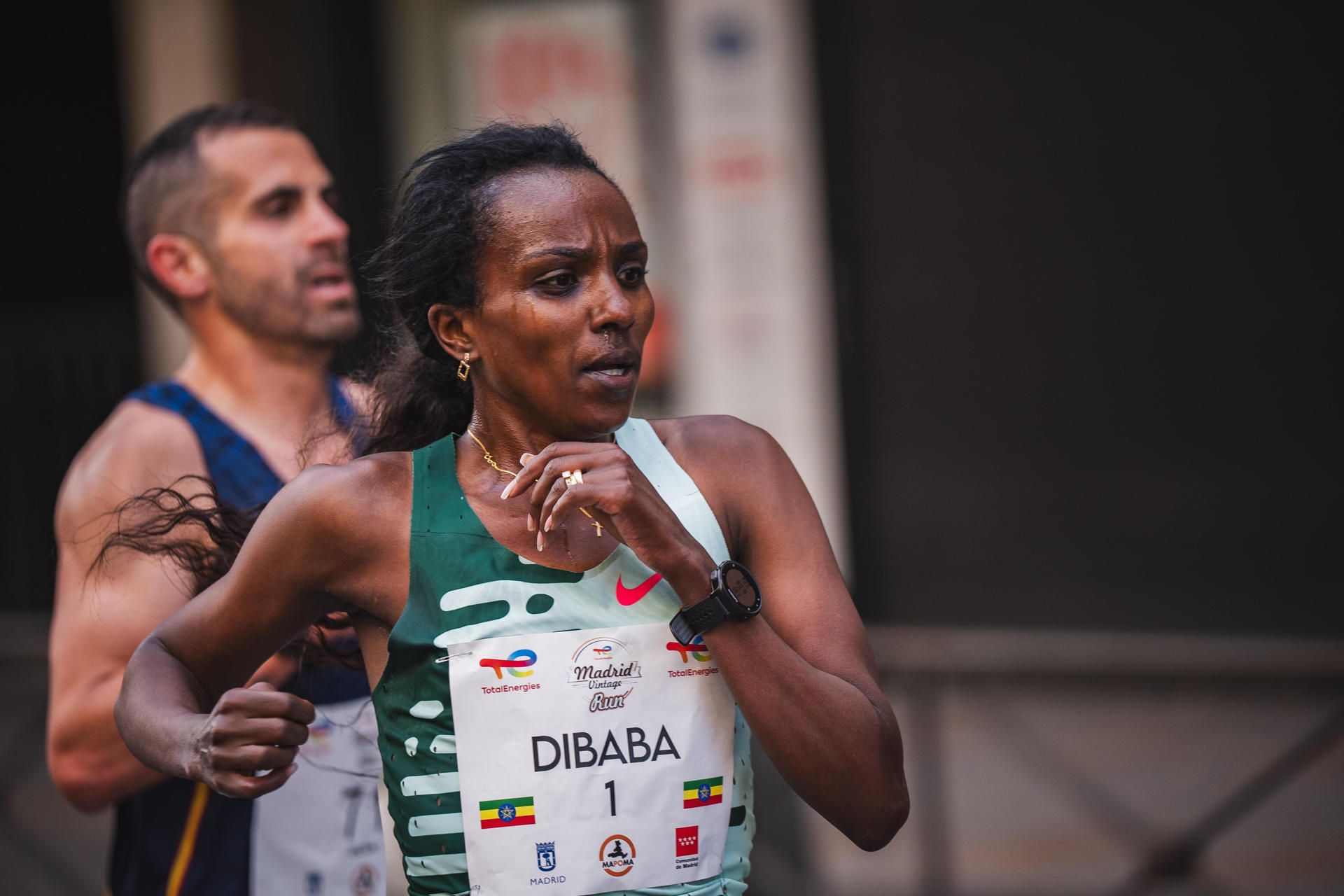 La etíope Tirunesh Dibaba, triple campeona olímpica de 5.000 y 10.000 metros, participa en la cuarta edición de la Vintage Run by TotalEnergies, de diez kilómetros y con 8.000 participantes, este domingo en Madrid. EFE
