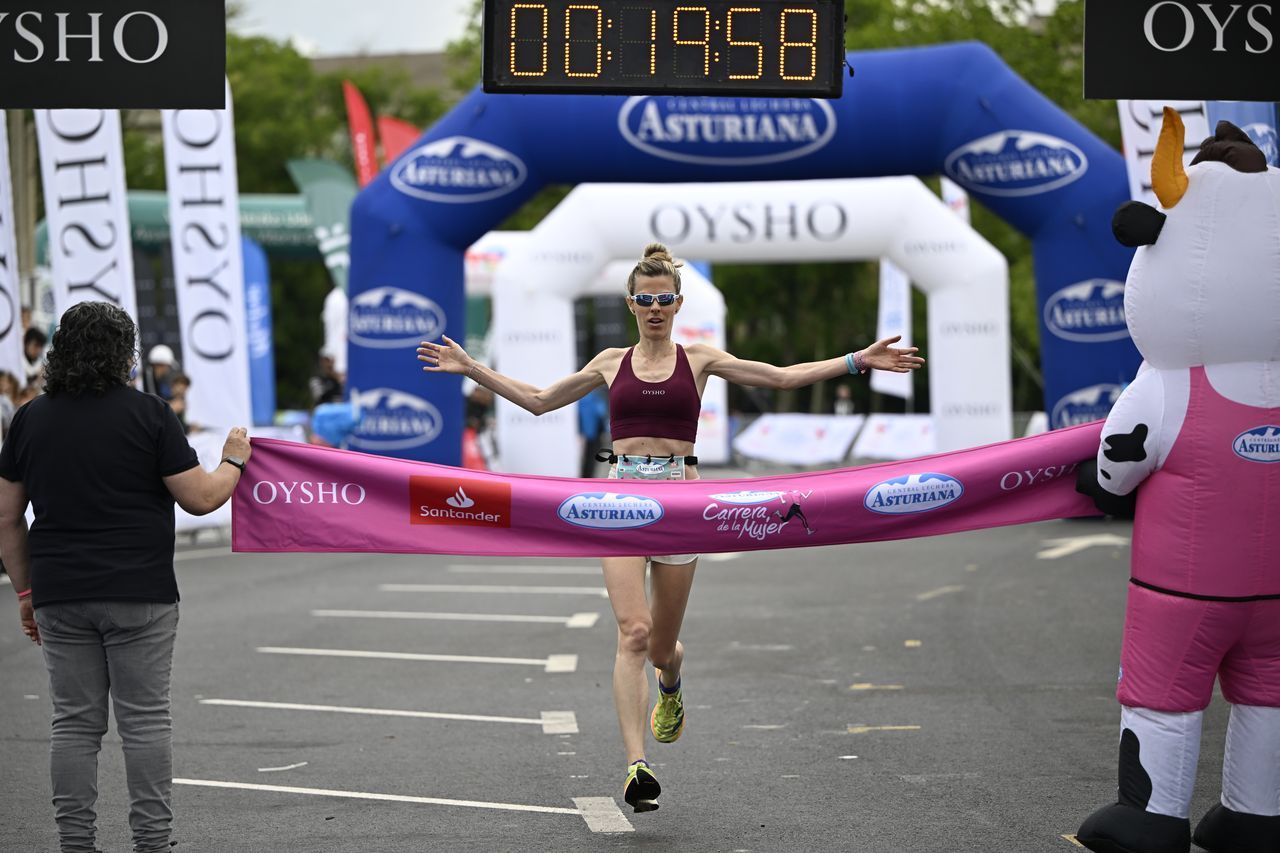 La aragonesa Sara Benadí entra vencedora en la Carrera de la Mujer de Vitoria 2024