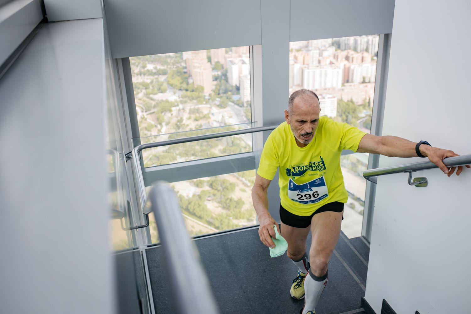 Las 50 mejores fotos de la Carrera Vertical Torre Emperador 2024. 5
