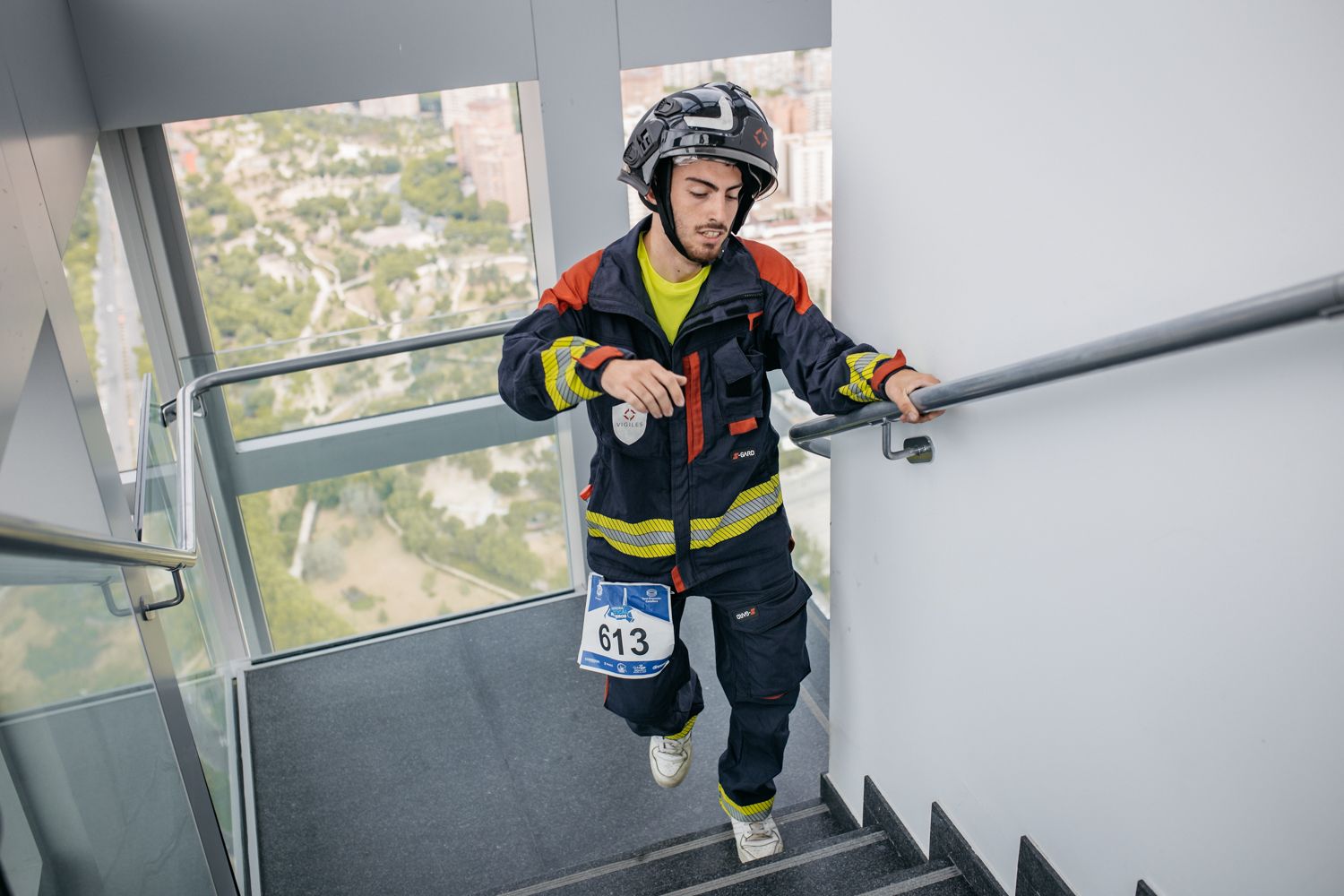 Las 50 mejores fotos de la Carrera Vertical Torre Emperador 2024. 19