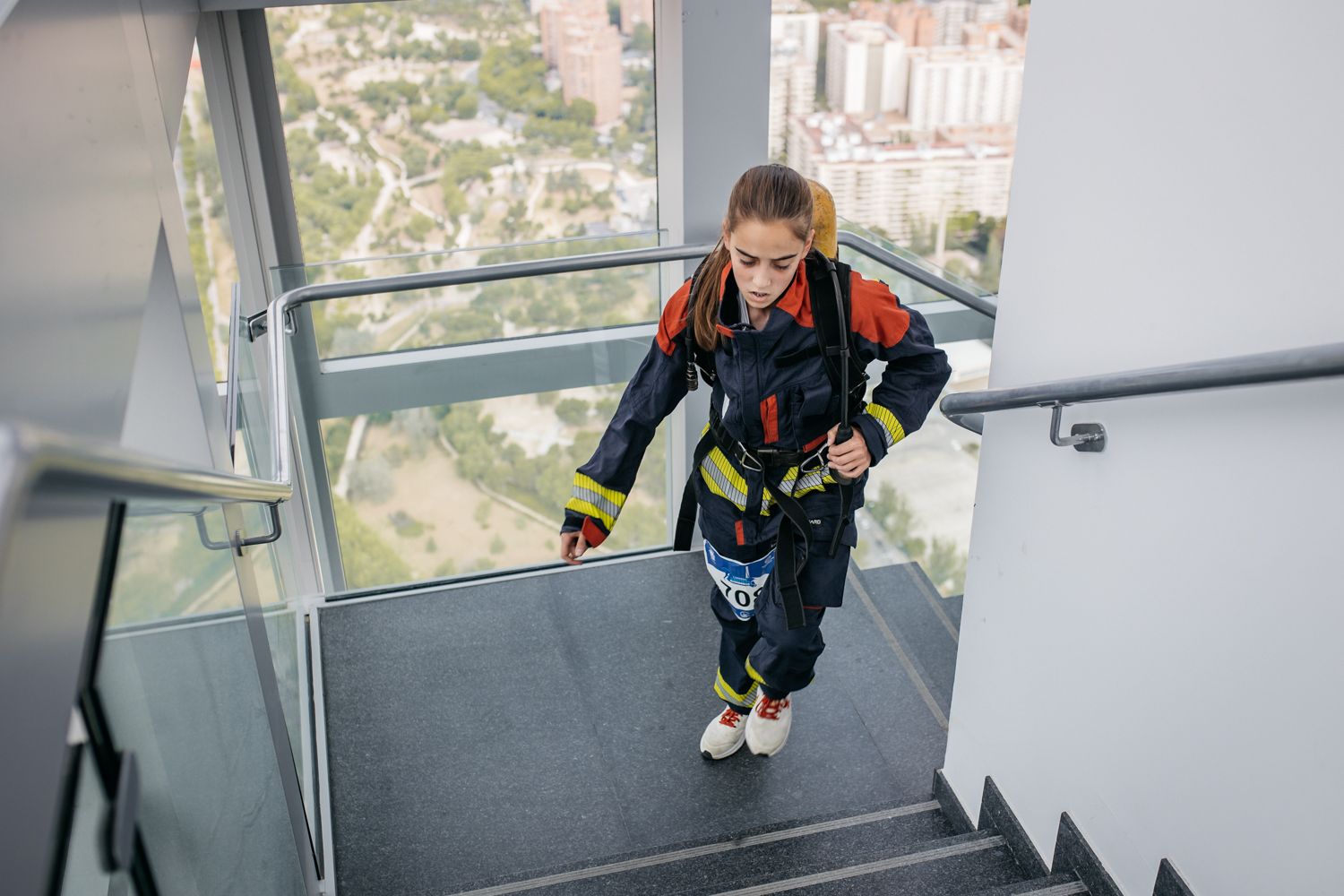 Las 50 mejores fotos de la Carrera Vertical Torre Emperador 2024. 20