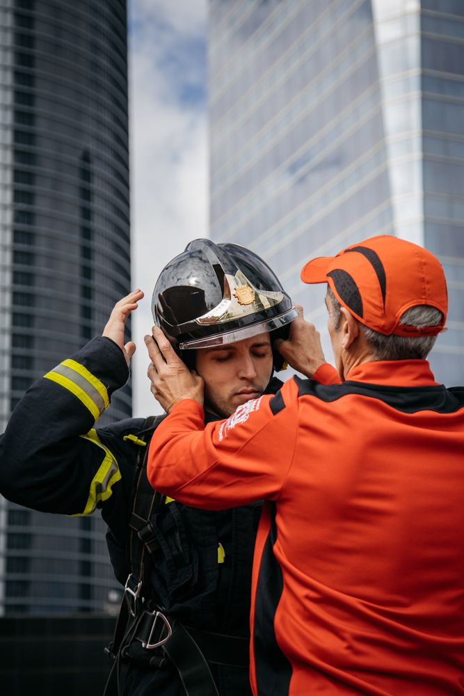 Las 50 mejores fotos de la Carrera Vertical Torre Emperador 2024. 25