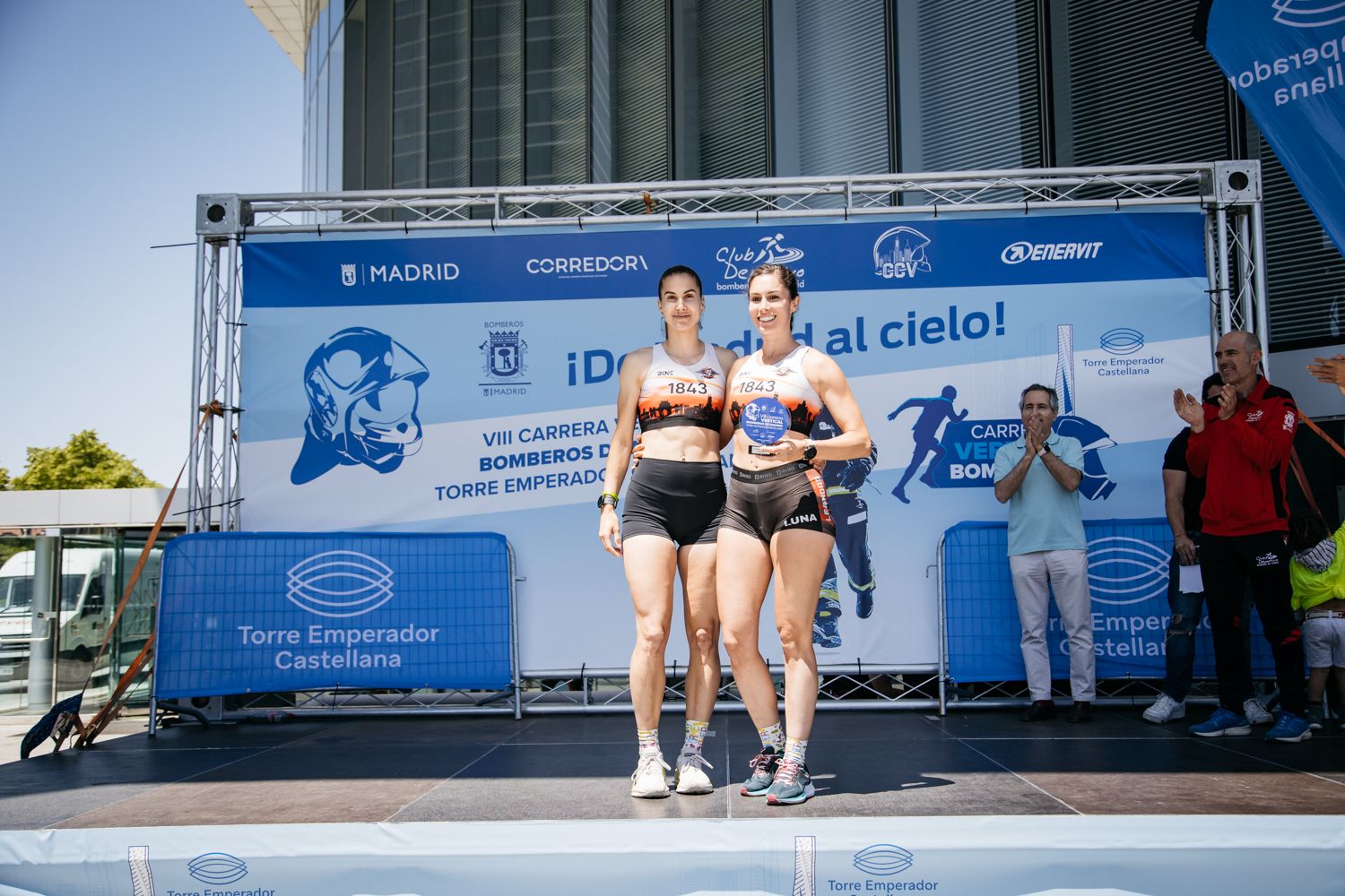 Vertical premiacion Late mi Lente 25