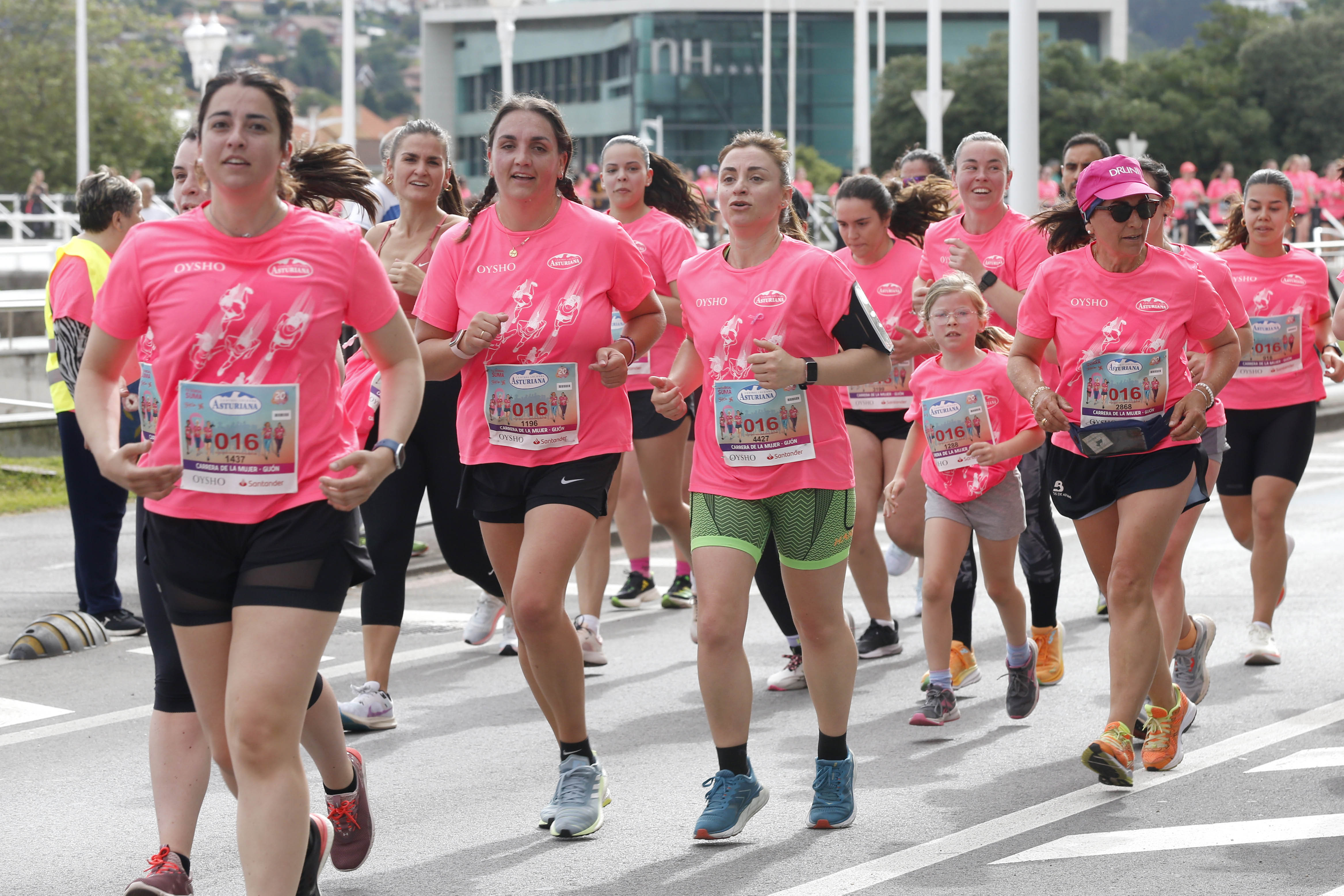 Todas las fotos de la Carrera de la Mujer de Gijón 2024. LUIS MANSO.