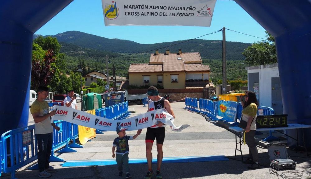 Ionel Cristian Manole imponiéndose en el Maratón Alpino Madrileño