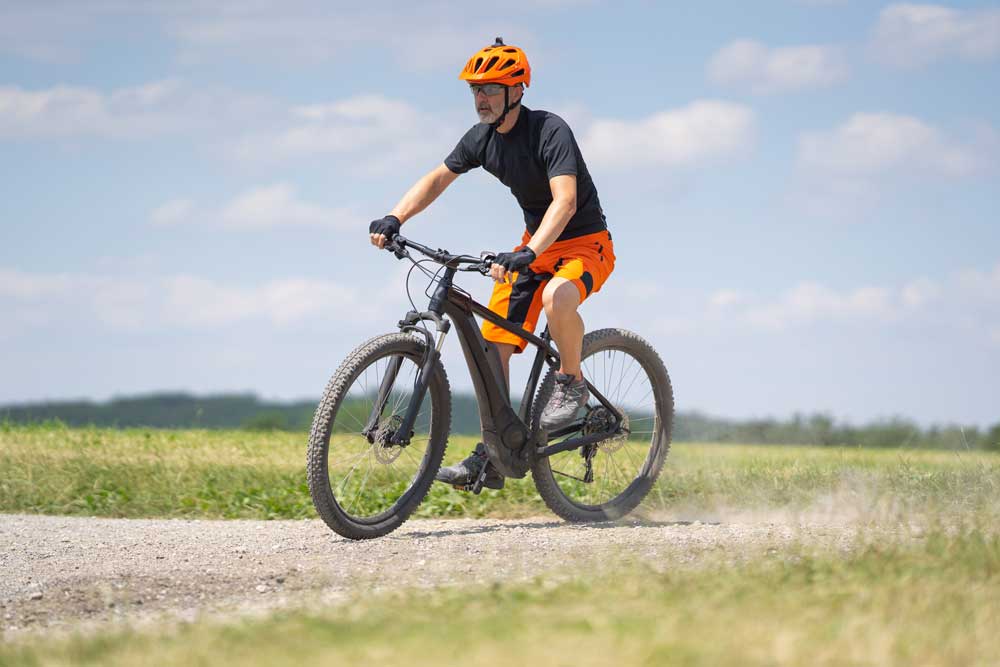 Bici eléctrica de montaña (Foto: iStock) Bici eléctrica de montaña (Foto: iStock)