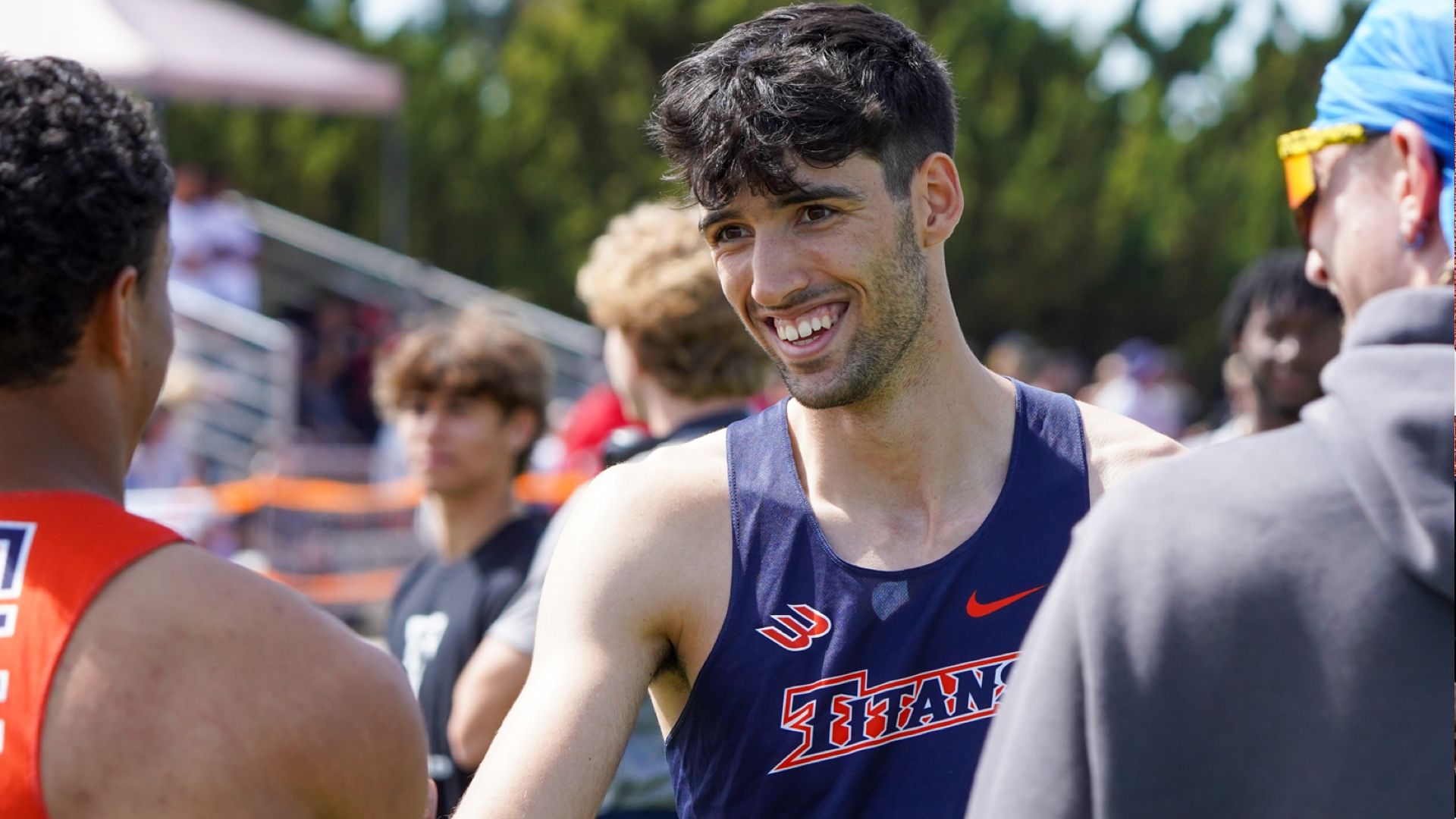 Abel Jordan durante una competición universitaria en Estados Unidos. TITANS ATHLETICS.
