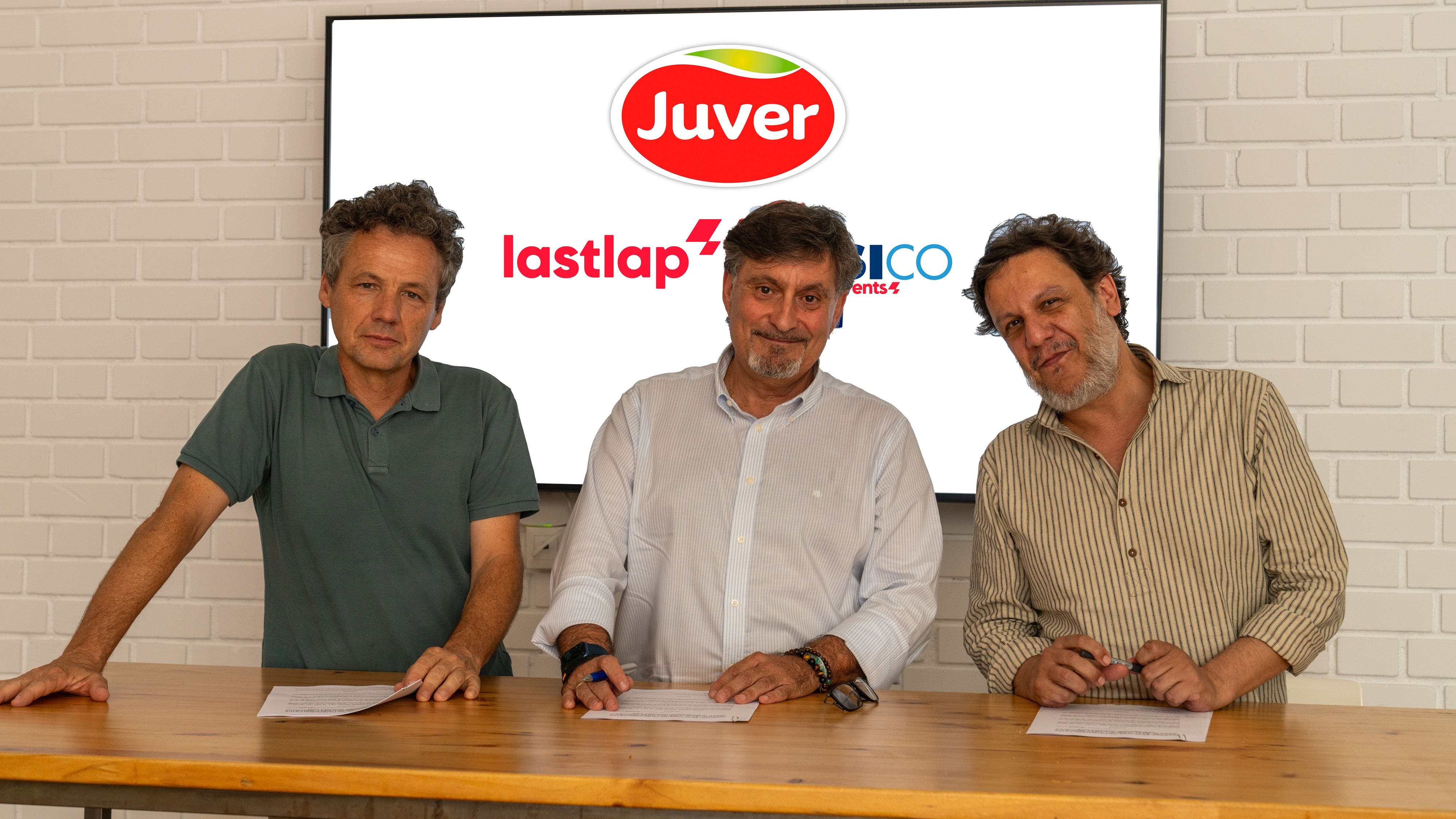 Jesús Rodríguez (Lastlap), Joaquin Jiménez (director Comercial y de Marketing Iberia de Juver) y Alfredo de Juan (Básico). LASTLAP
