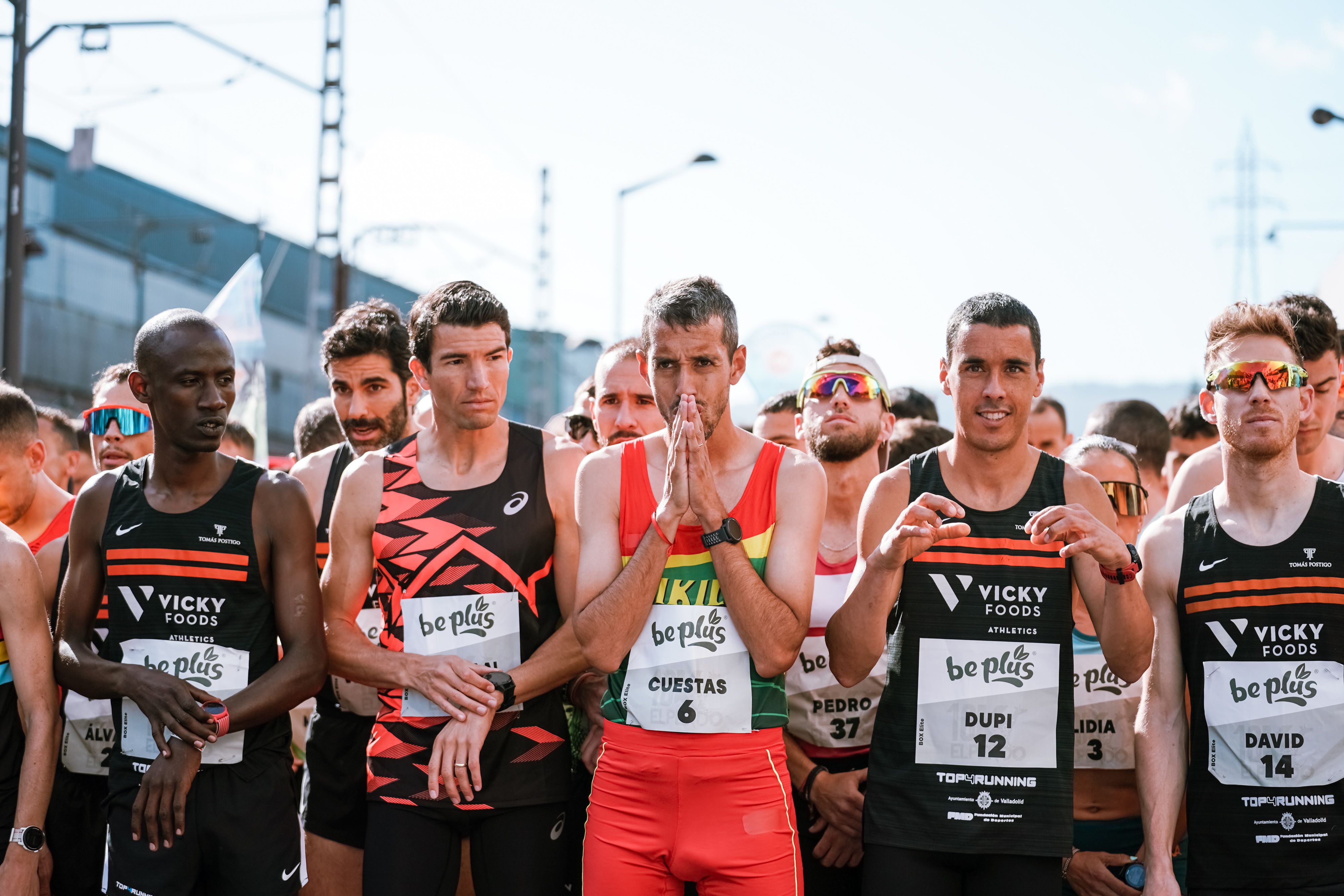 Nicolás Cuestas en la salida del 10K El Pendo. JUAN FERNÁNDEZ