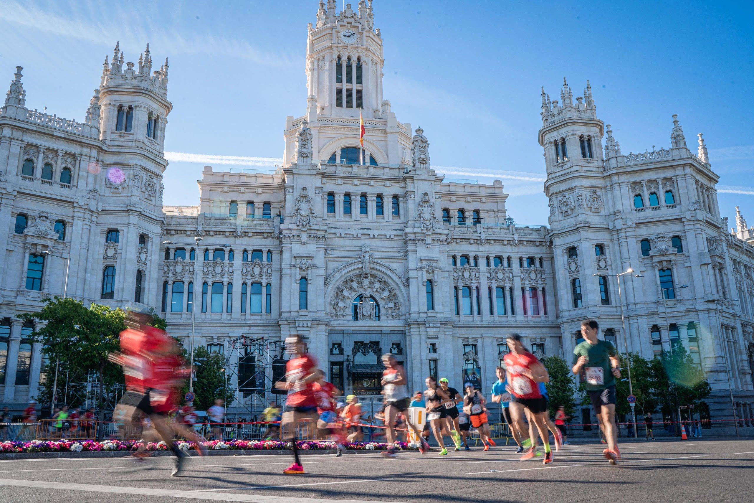 El paso por el Ayuntamiento de Madrid es uno de los hitos de la Carrera Generali por la Inclusión.