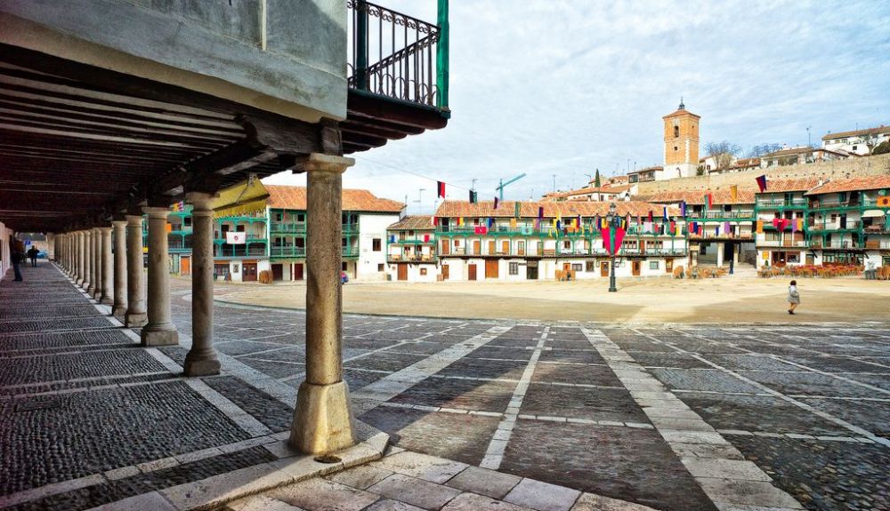 La Plaza Mayor de Chinchón es una de las más bellas del mundo