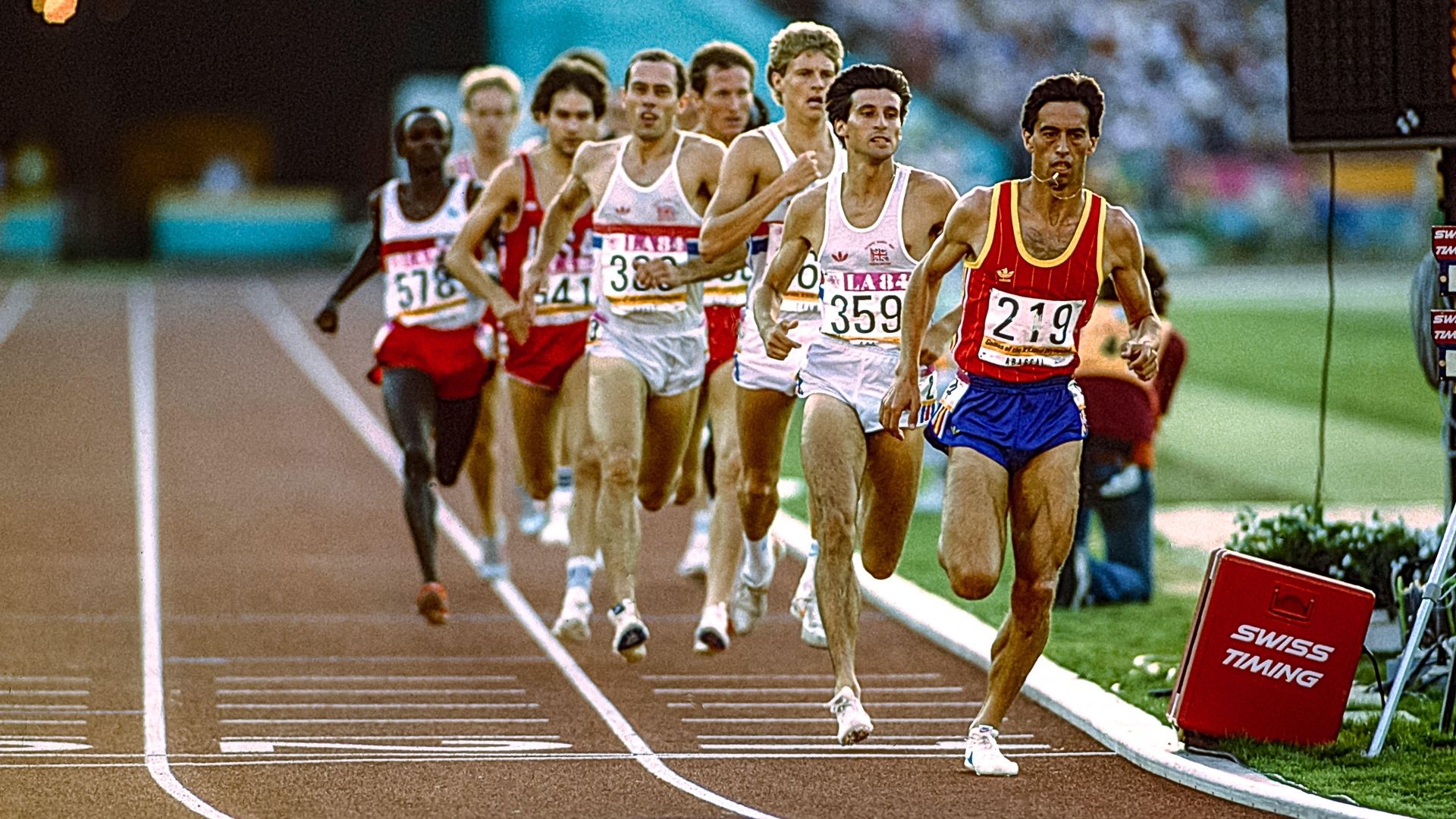 Una imagen de la final olímpica de 1500 metros en Los Ángeles 1984 con Abascal perseguido por Coe, Cram y Ovett.