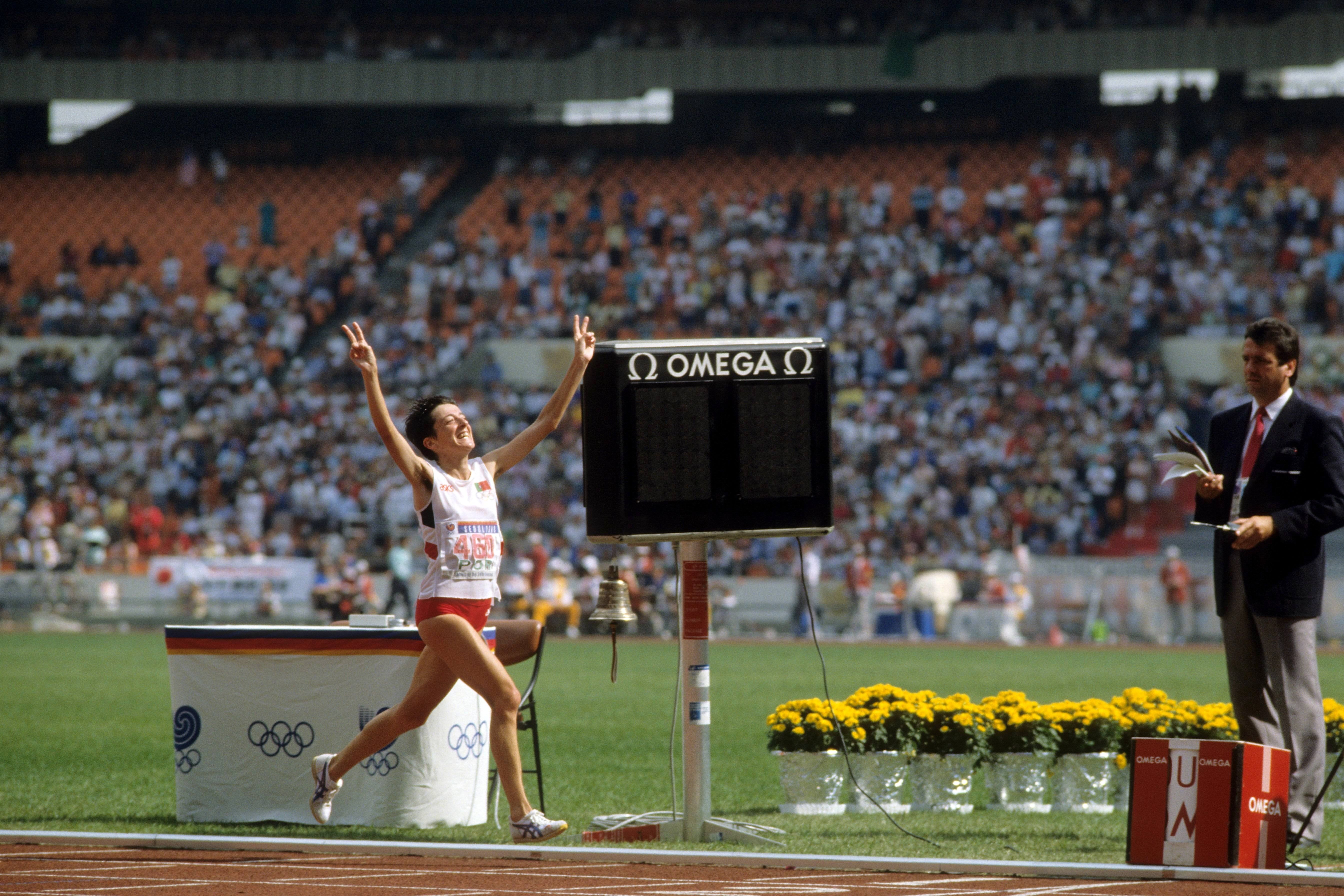 Rosa Mota, para muchos la mejor maratoniana de siempre, fue la gran protagonista del primer maratón olímpico de la historia. GETTY IMAGES.