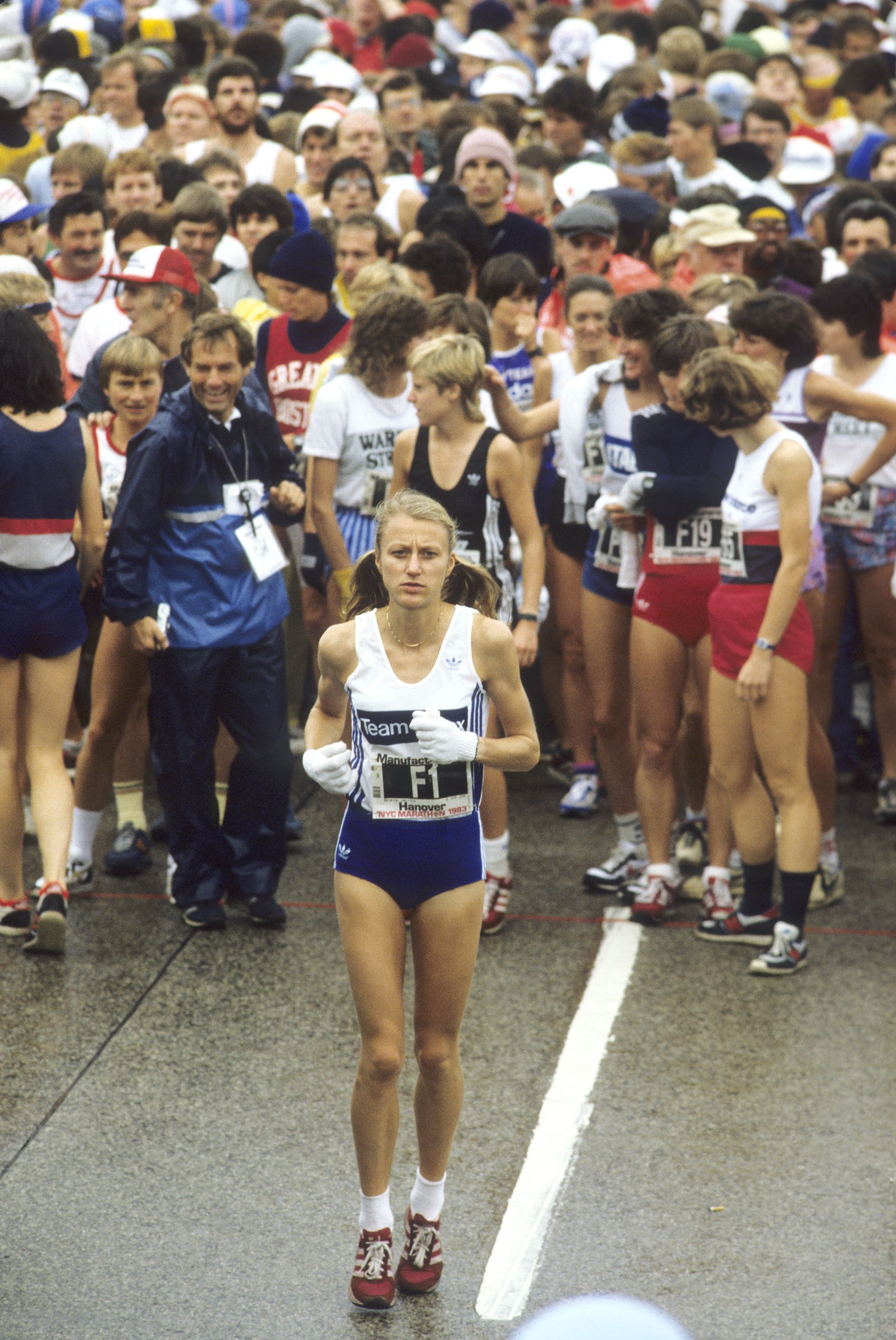 El palmarés de la noruega Grete Waitz es imposible de resumir e incluye nueve triunfos en el Maratón de Nueva York, cinco oros en Mundiales de cross, un título de campeona del mundo de maratón y una plata olímpica en los 42,195 kilómetros. El palmarés de la noruega Grete Waitz es imposible de resumir e incluye nueve triunfos en el Maratón de Nueva York, cinco oros en Mundiales de cross, un título de campeona del mundo de maratón y una plata olímpica en los 42,195 kilómetros.