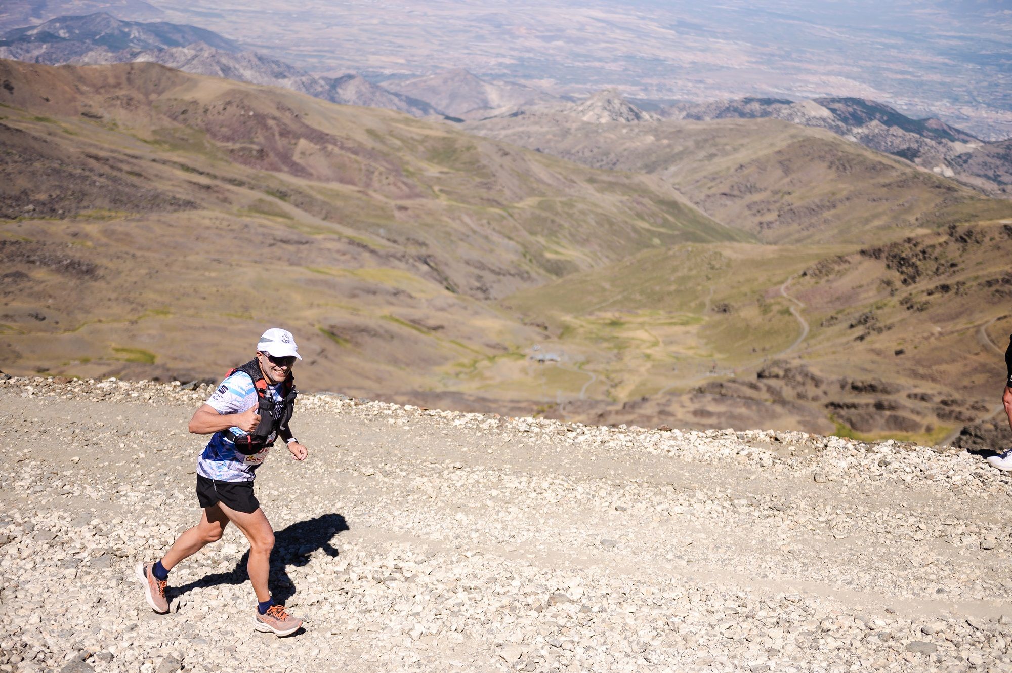 La Minisubida al Pico Veleta nos permite disfrutar del encanto de la prueba... con un poquito menos de esfuerzo. LASTLAP