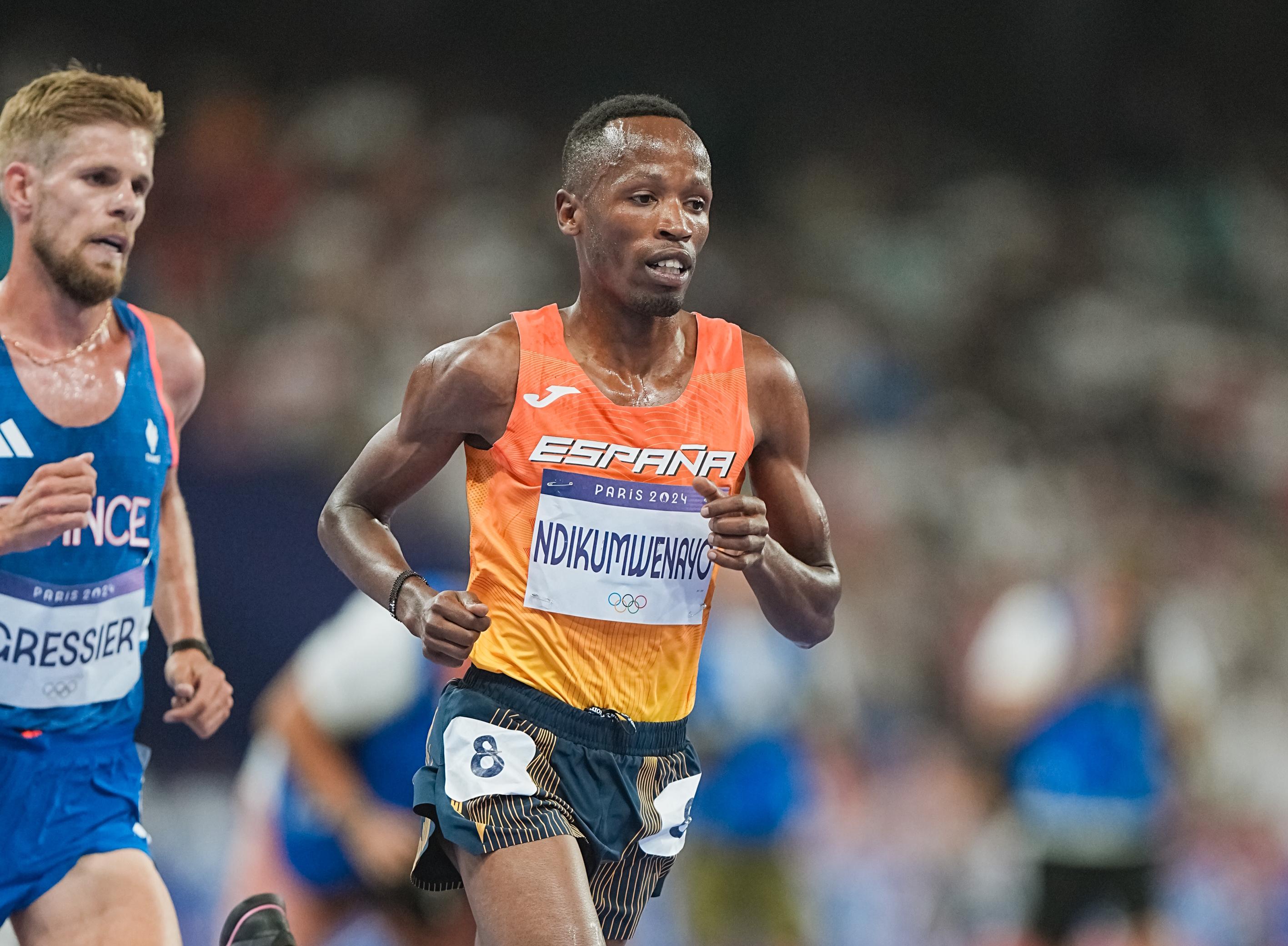 Thierry Ndikumwenayo en la final de los 10.000 metros de los Juegos Olímpicos de París 2024. SPORTMEDIA.