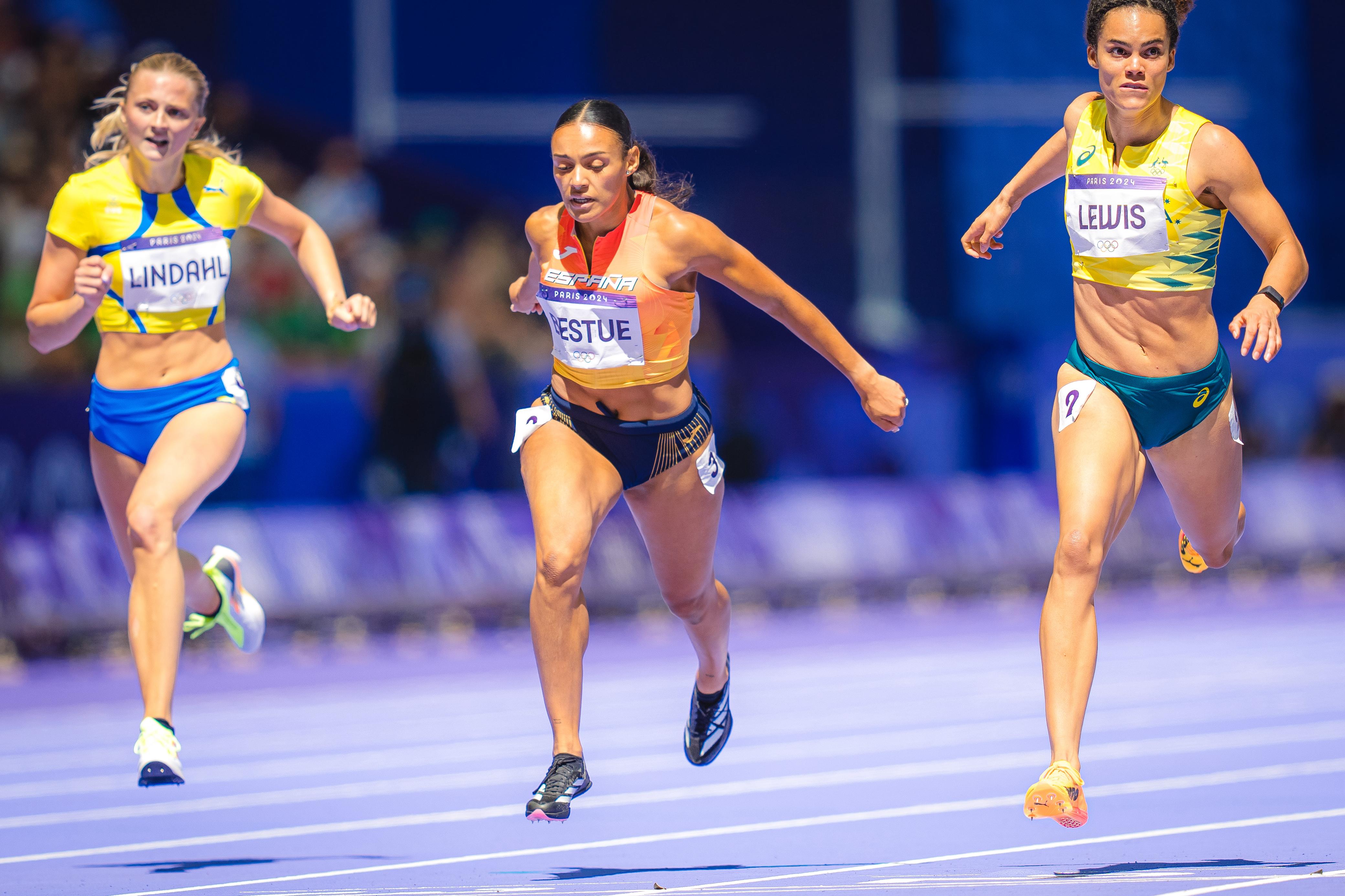 En su segunda presencia olímpica tras Tokio, Jaël-Sakura Bestué lo dio todo para estar en la semifinal de los 200 metros, pero no pudo pasar del segundo puesto en su serie de repesca. Foto: vsmphotoevents En su segunda presencia olímpica tras Tokio, Jaël-Sakura Bestué lo dio todo para estar en la semifinal de los 200 metros, pero no pudo pasar del segundo puesto en su serie de repesca. Foto: vsmphotoevents