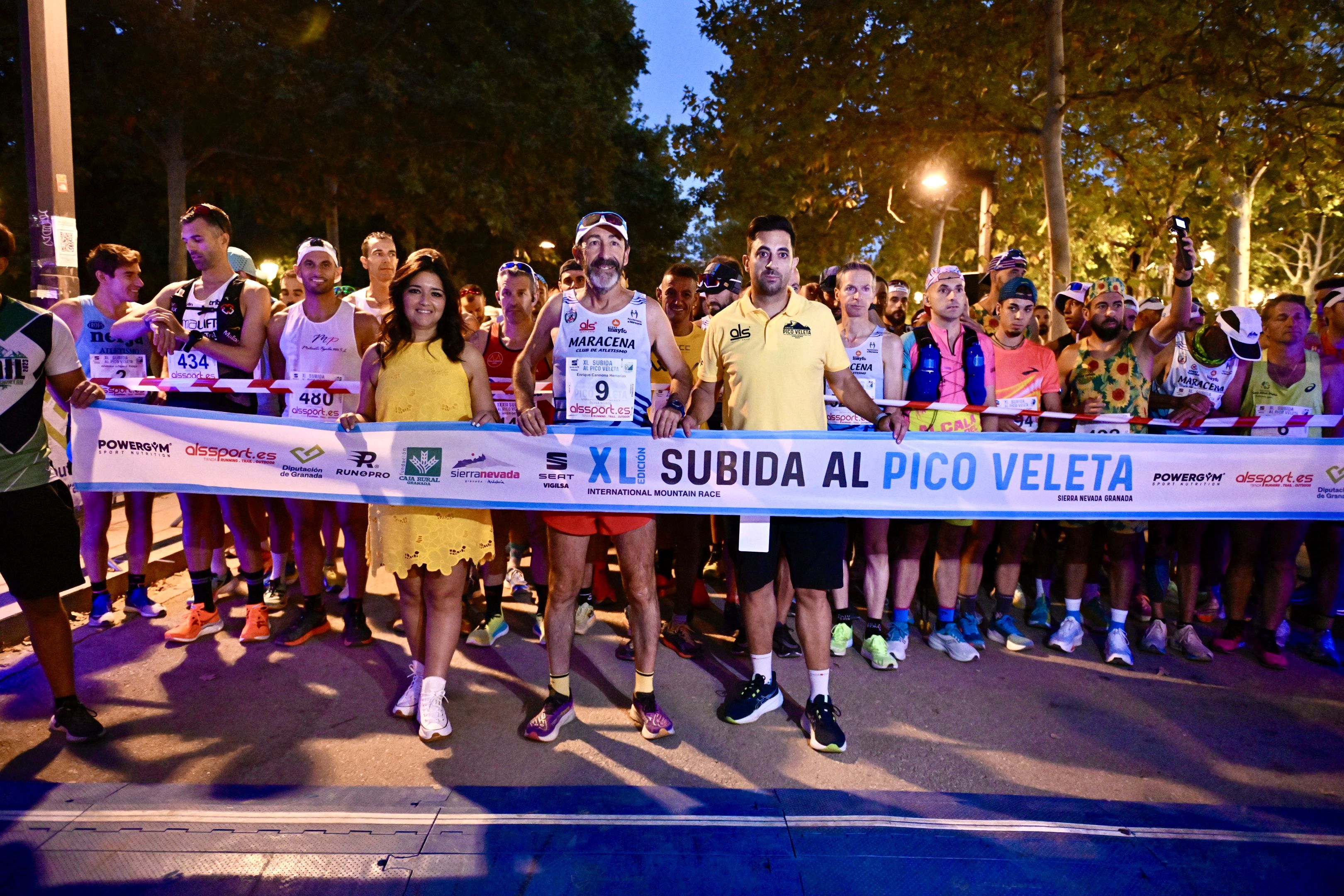 Foto protocolaria de los organizadores