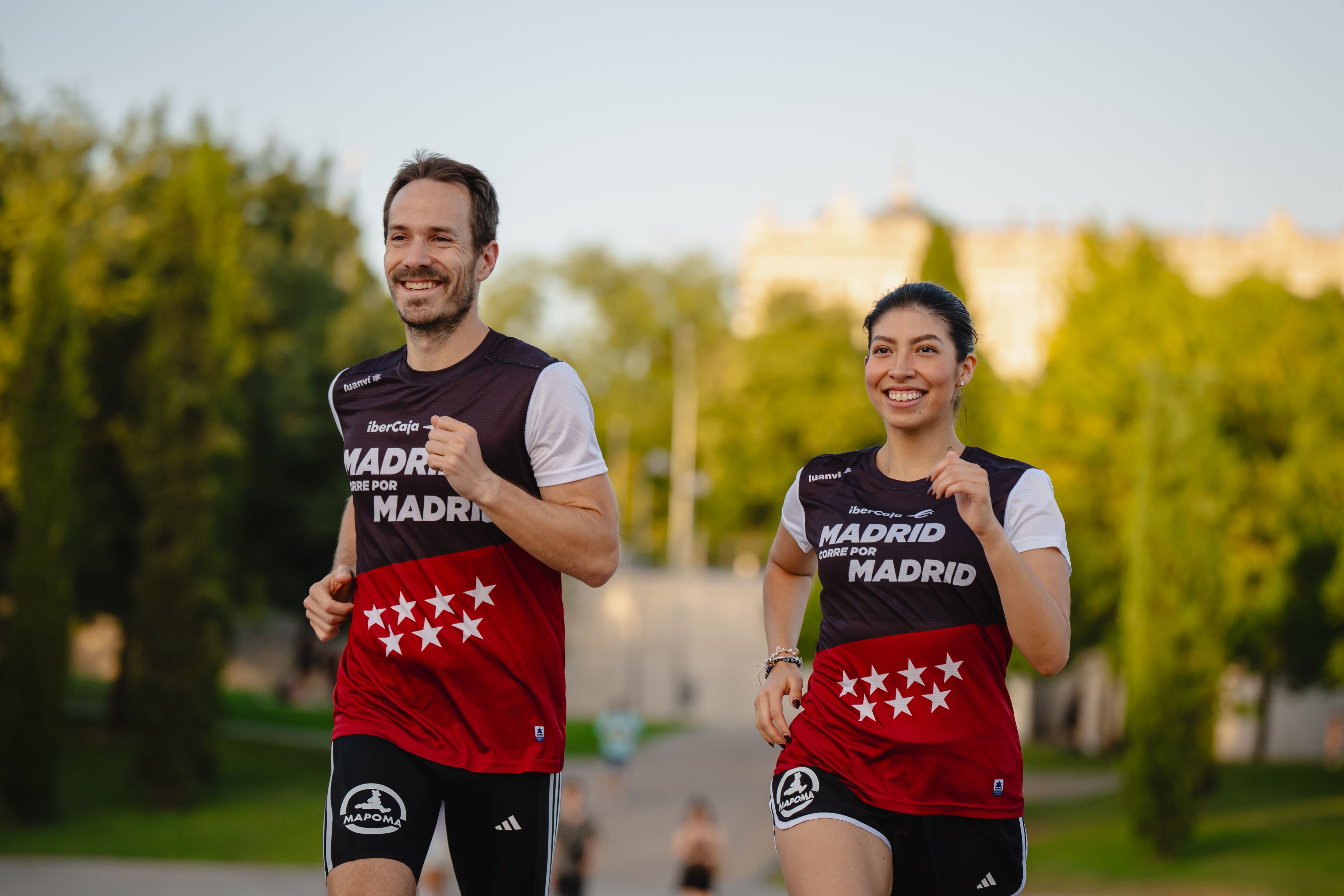 La sonrisa por una mañana de running en un recorrido súper atractivo y, en la mayor parte de los casos, acompañada por una buena marca, preside las entradas en meta de Ibercaja Madrid Corre por Madrid. VÍCTOR SECO (VSM PHOTOEVENTS)