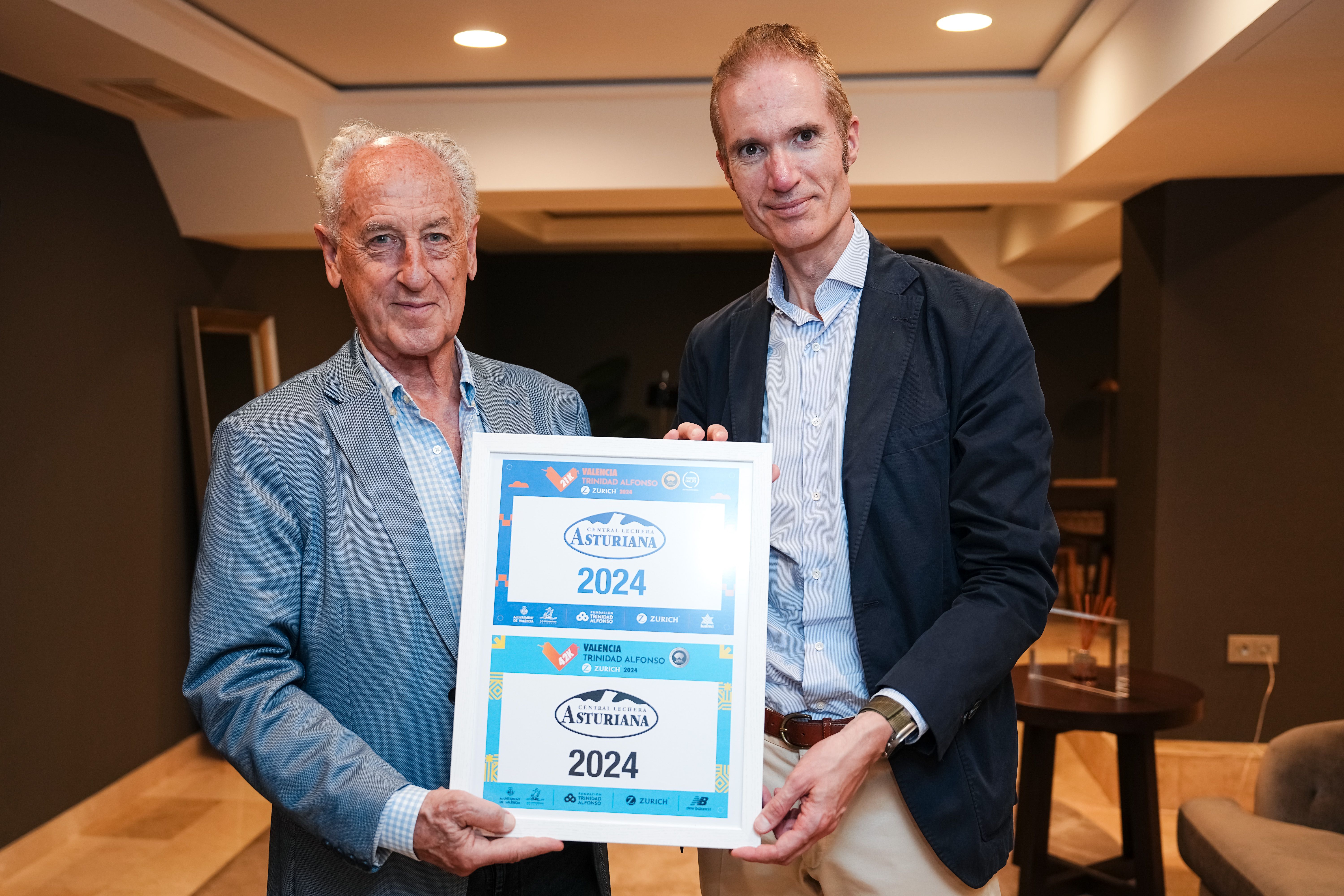 Dos de las personas que más han trabajado por el desarrollo del running español: Paco Borao (S. D. Correcaminos)  y José Armando Tellado (Central Lechera Asturiana).