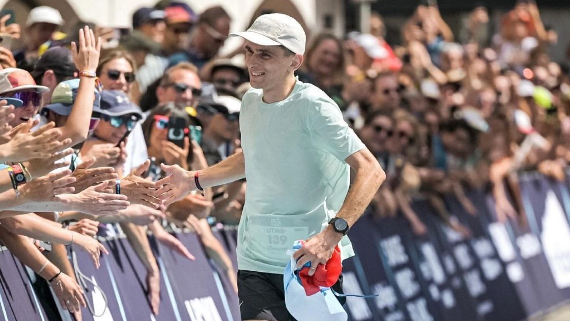 Analizamos al detalle el Coros del ganador de UTMB 2024, el francés Vincent Bouillard. HOKA.
