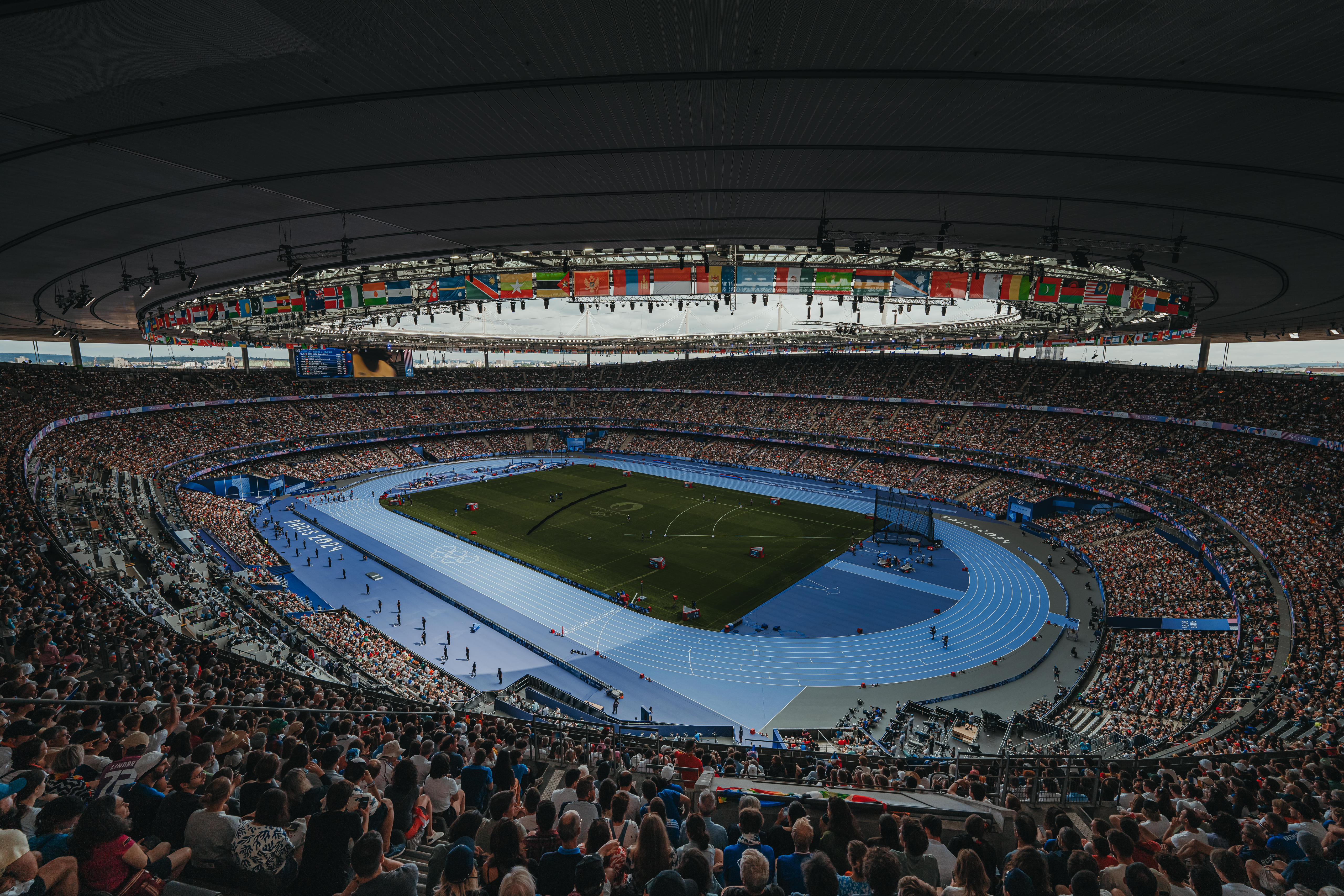 El Stade de France, situado en el barrio obrero de Saint-Denis, acogió las carreras de pista y los concursos en el atletismo de París 2024, pero la grandeza de la ciudad fue sacar los Juegos a la calle y conseguir que cada rincón estuviese presidido por el espíritu de los cinco aros. VÍCTOR SECO (VSM PHOTOEVENTS)