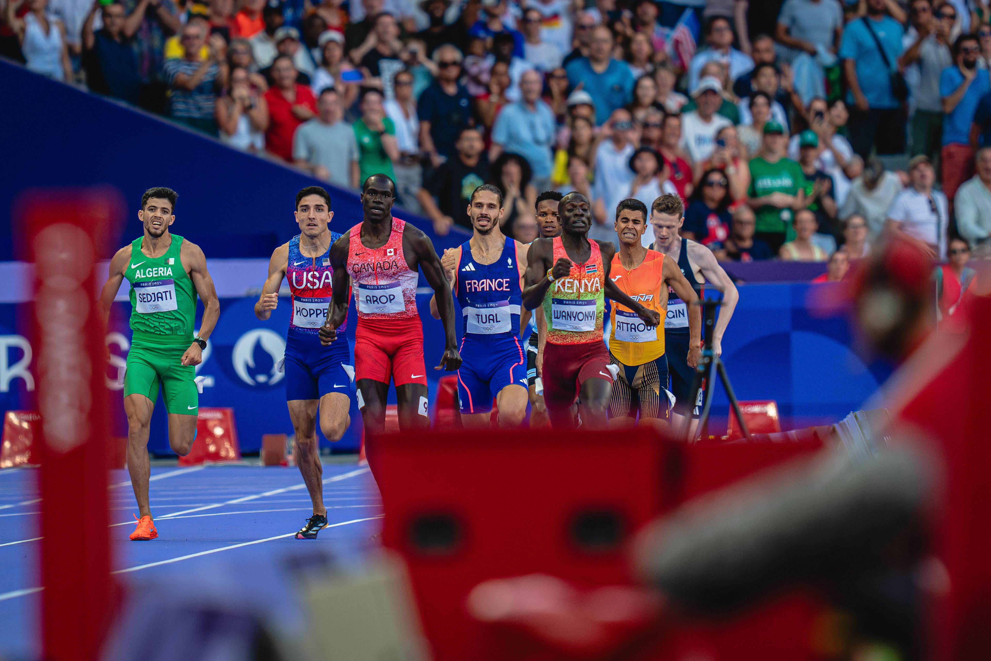 París vivió la final olímpica de 800 metros más cara de la historia, con siete atletas por debajo de 1:43 y cuatro en menos de 1:42. El keniano Emmanuel Wanyonyi, culpable del endiablado ritmo desde el inicio, se impuso por una sola centésima al campeón mundial Marco Arop en un final apasionante. VÍCTOR SECO (VSM PHOTOEVENTS) París vivió la final olímpica de 800 metros más cara de la historia, con siete atletas por debajo de 1:43 y cuatro en menos de 1:42. El keniano Emmanuel Wanyonyi, culpable del endiablado ritmo desde el inicio, se impuso por una sola centésima al campeón mundial Marco Arop en un final apasionante. VÍCTOR SECO (VSM PHOTOEVENTS)