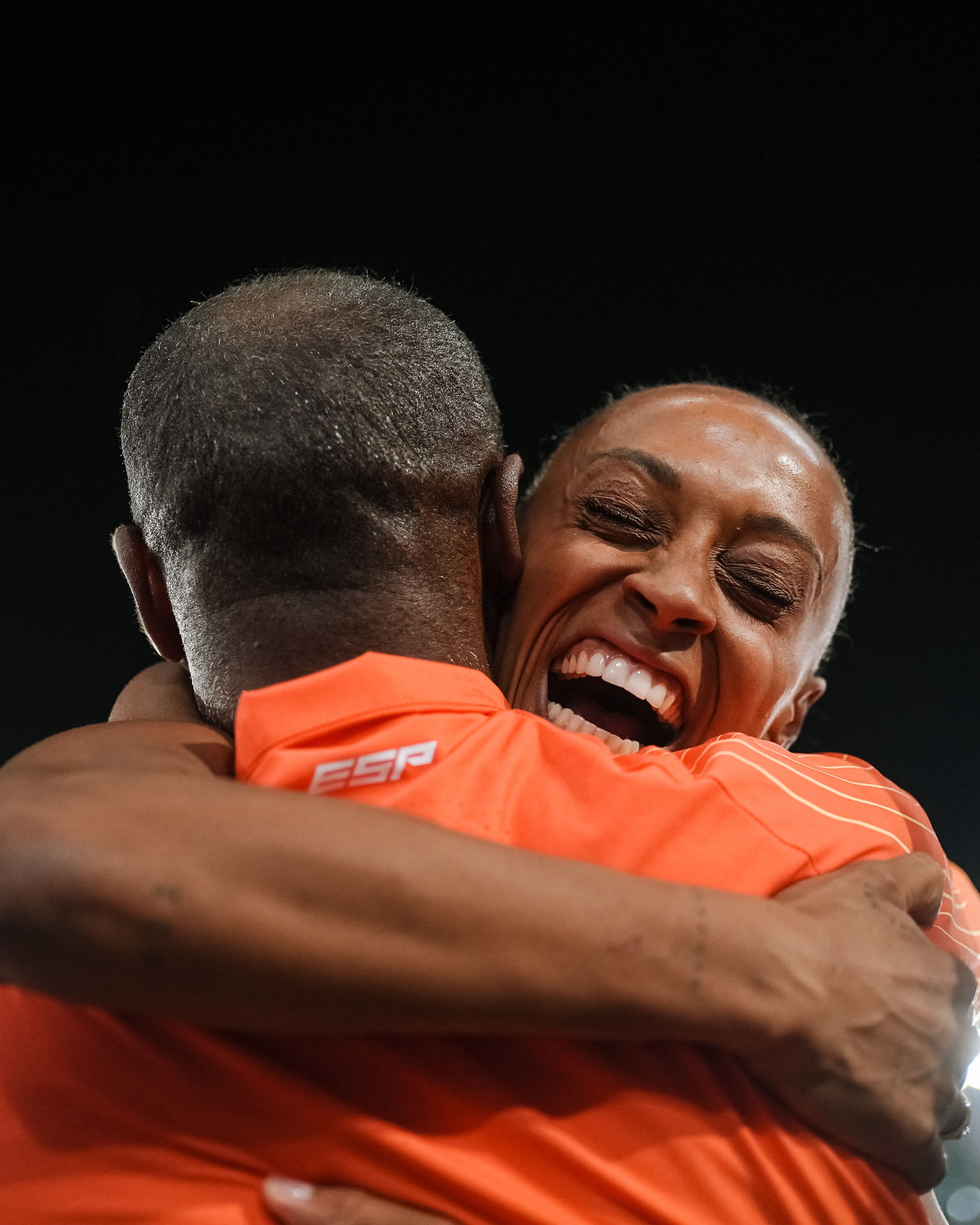 Peleteiro y Pedroso se abrazan en el Campeonato de Europa de Roma. SPORTMEDIA.