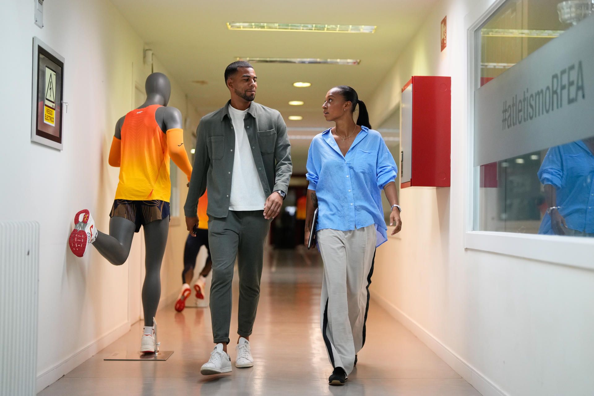 La atleta Ana Peleteiro a su llegada a la rueda de prensa ofrecida con motivo de la conclusión de su etapa deportiva con su último entrenador, Iván Pedroso, en Madrid. EFE.