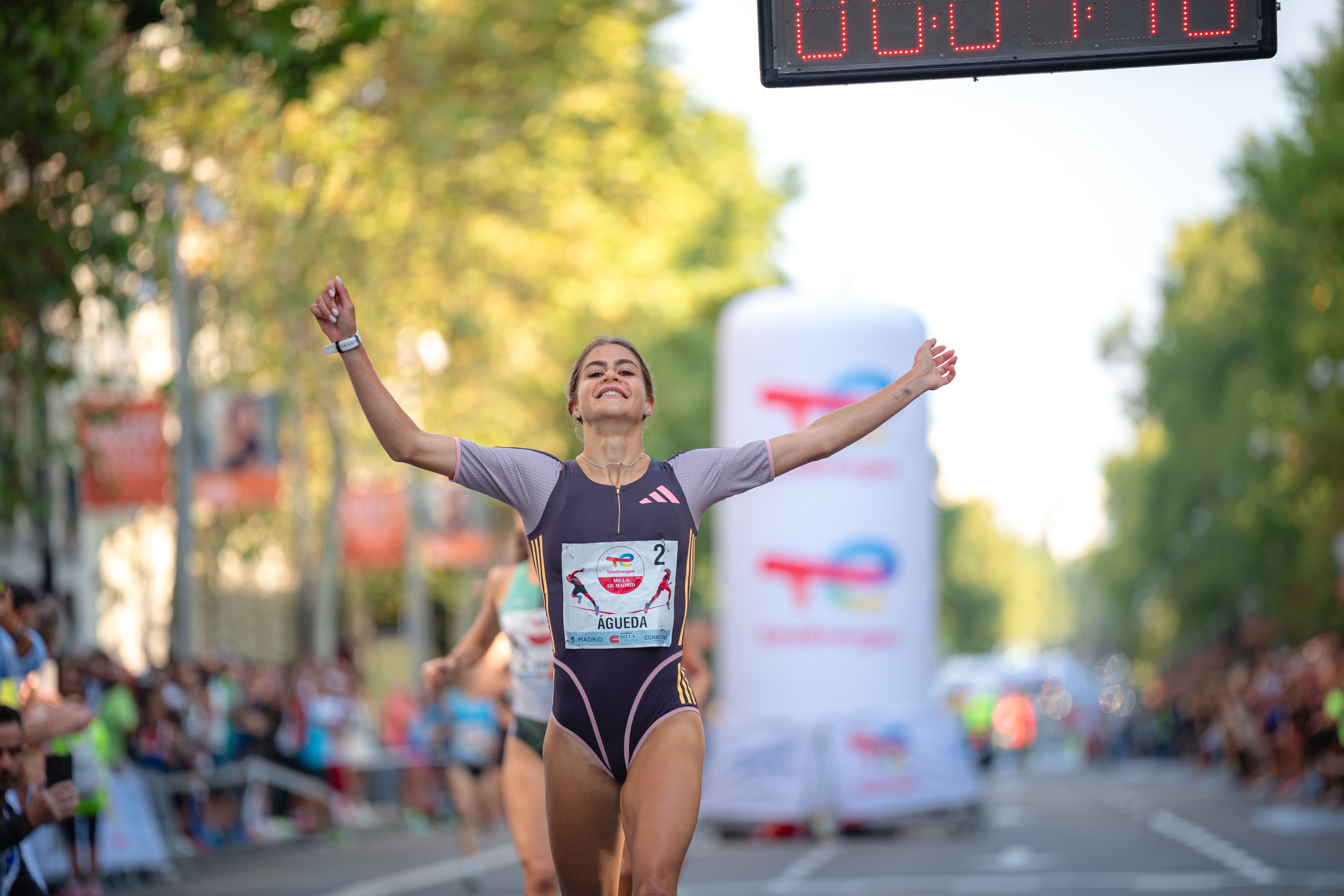 Las mejores fotos de la TotalEnergies Milla de Madrid 2024, celebrada en plena Calle Serrano. VSM PHOTOEVENTS. 24