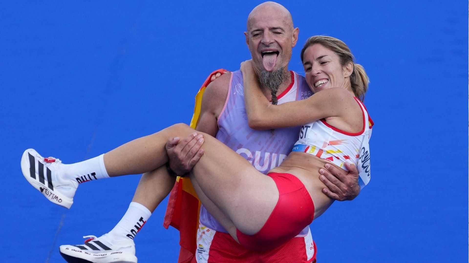 Elena Congost y su guía Mia Carol, en los Juegos Paralímpicos de París. CPE.
