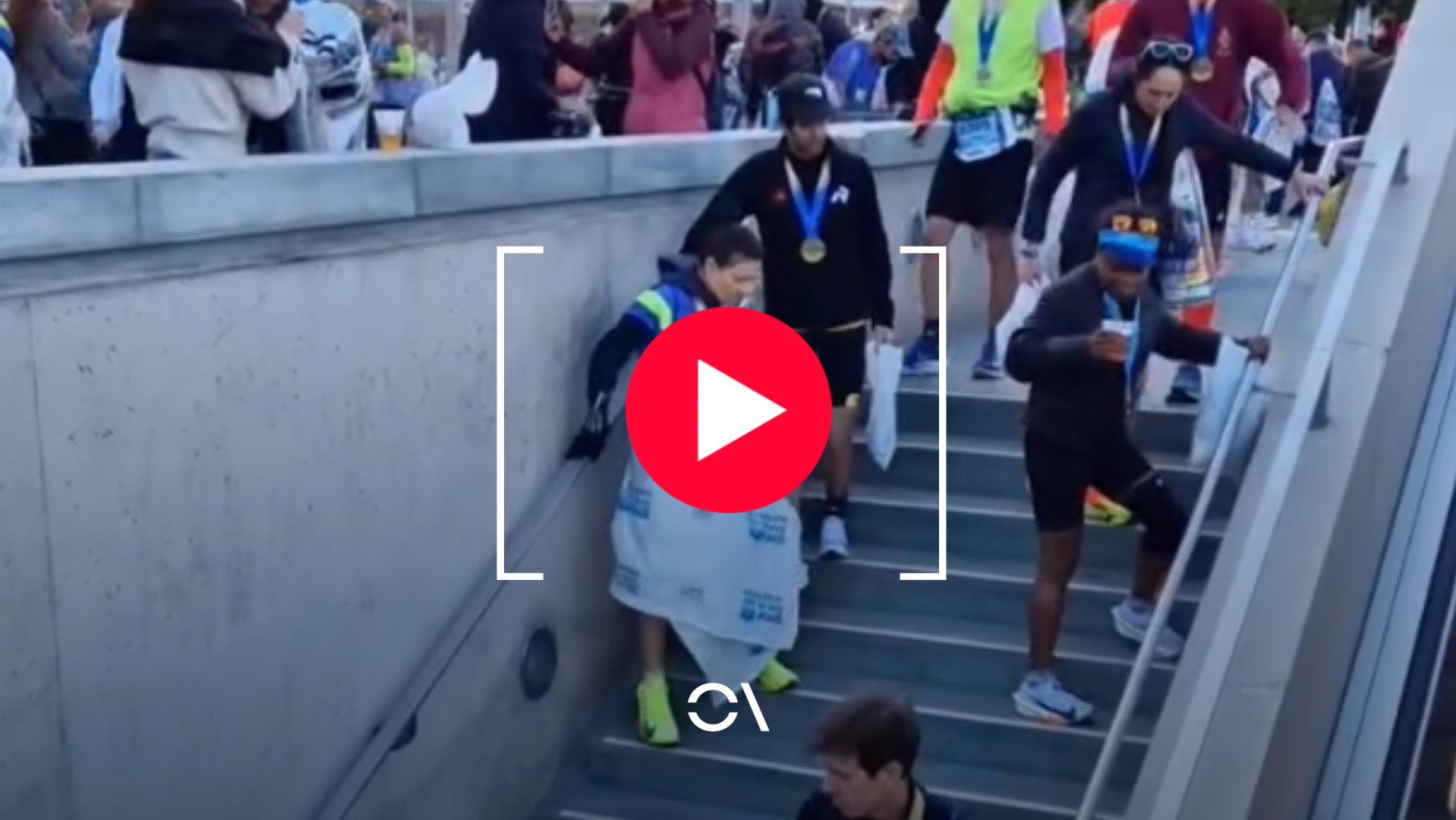 El drama de las escaleras tras el Maratón de Berlín.