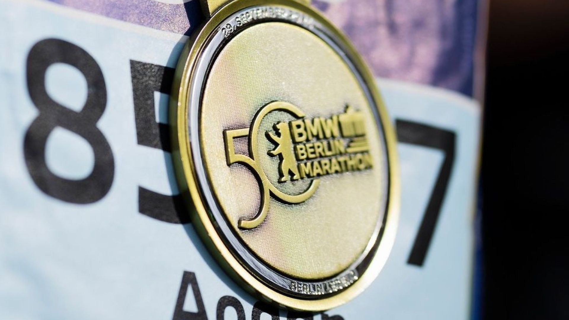 Una imagen de la medalla de finisher del Maratón de Berlín 2024, el más multitudinario de la historia. BERLIN MARATHON.
