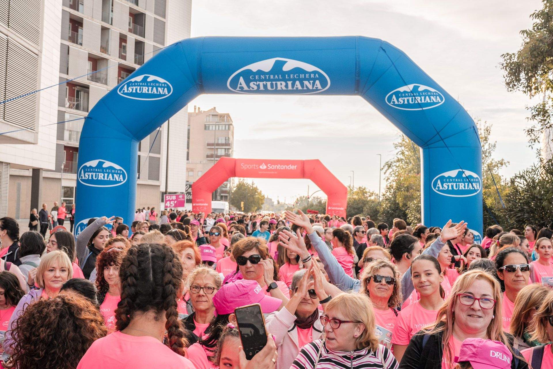 Las mejores fotos de la Carrera de la Mujer Central Lechera Asturiana de Zaragoza 2024 4