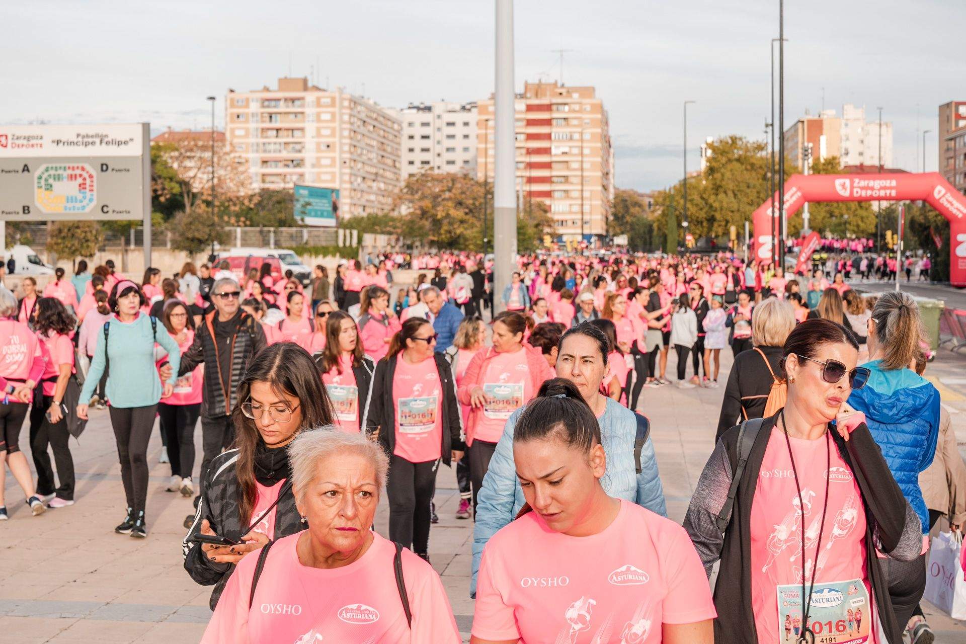 Las mejores fotos de la Carrera de la Mujer Central Lechera Asturiana de Zaragoza 2024 12