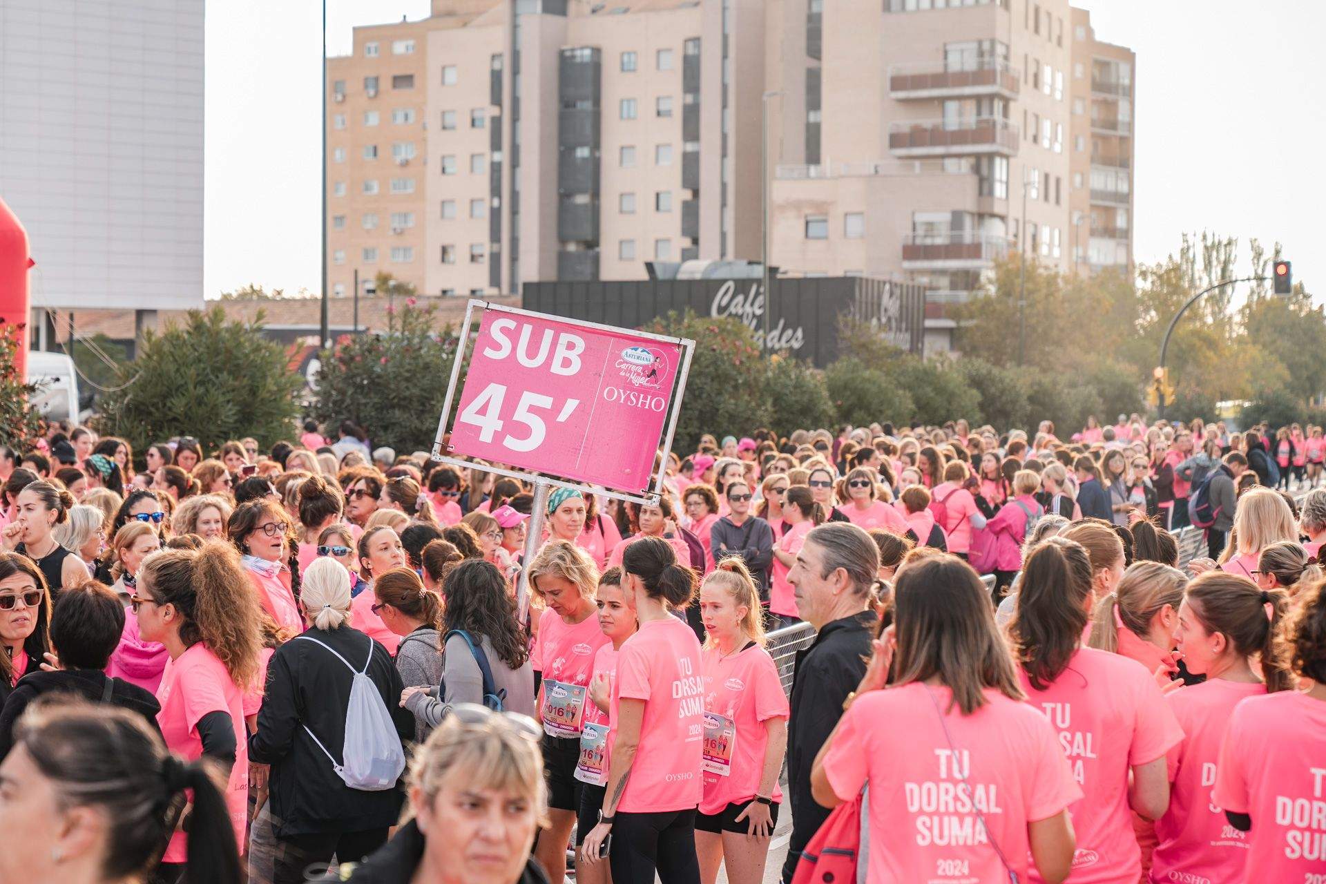 Las mejores fotos de la Carrera de la Mujer Central Lechera Asturiana de Zaragoza 2024 14