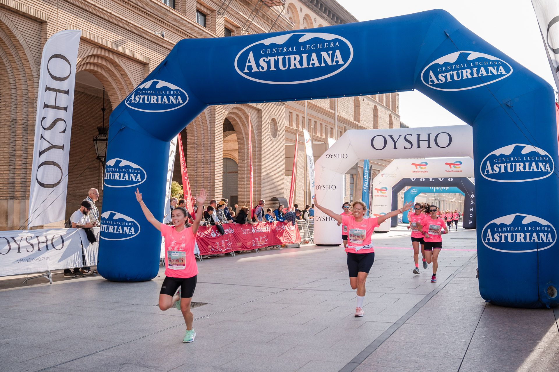 Las mejores fotos de la Carrera de la Mujer Central Lechera Asturiana de Zaragoza 2024 245