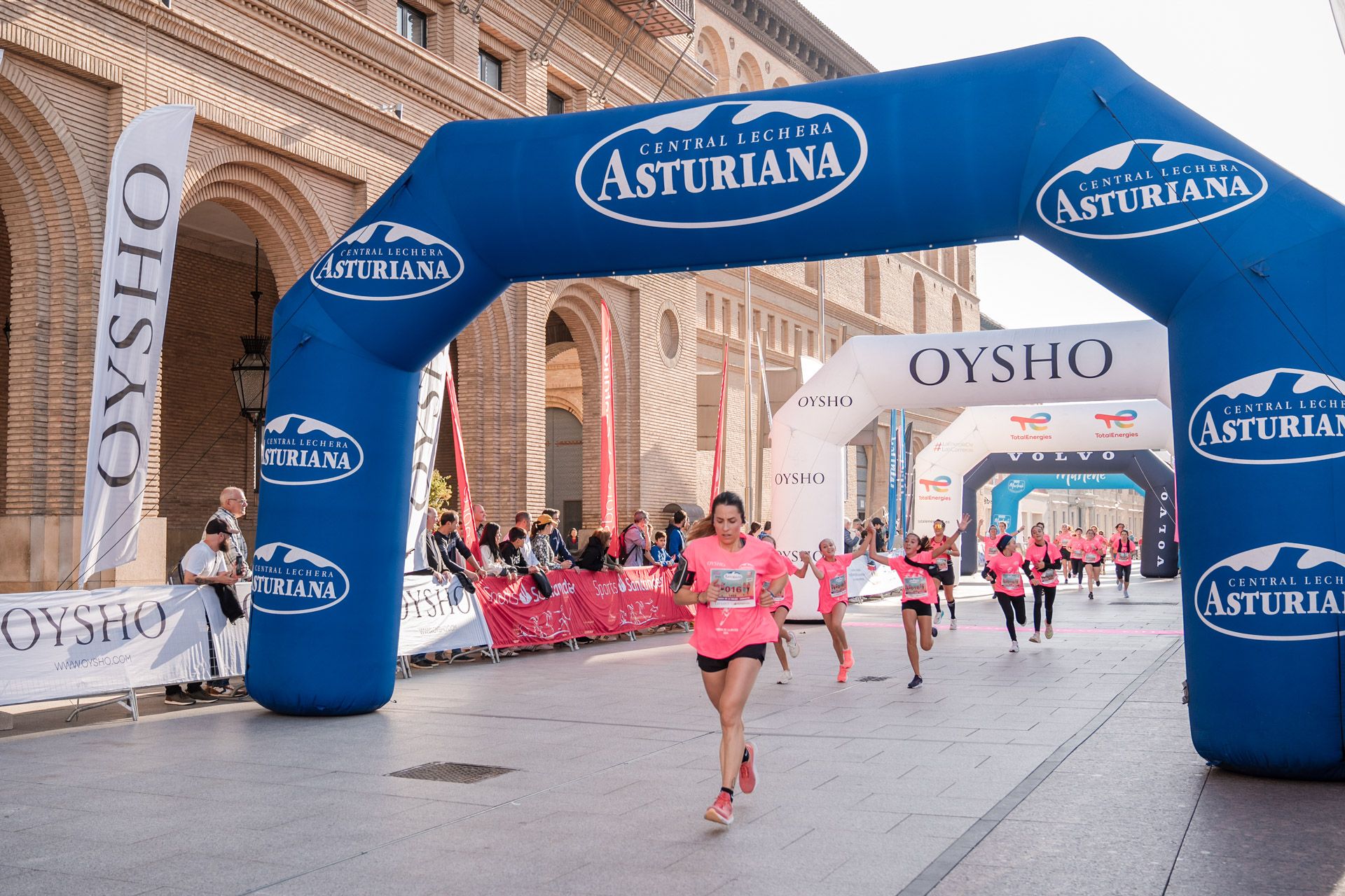 Las mejores fotos de la Carrera de la Mujer Central Lechera Asturiana de Zaragoza 2024 246