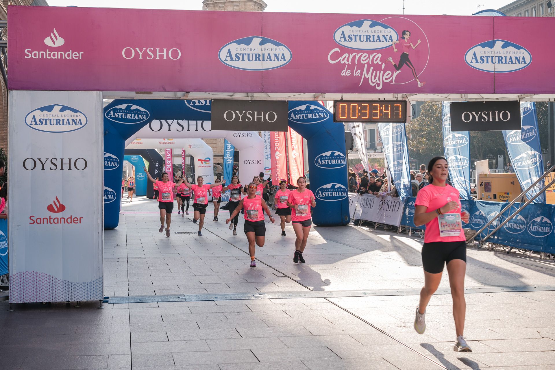 Las mejores fotos de la Carrera de la Mujer Central Lechera Asturiana de Zaragoza 2024 256