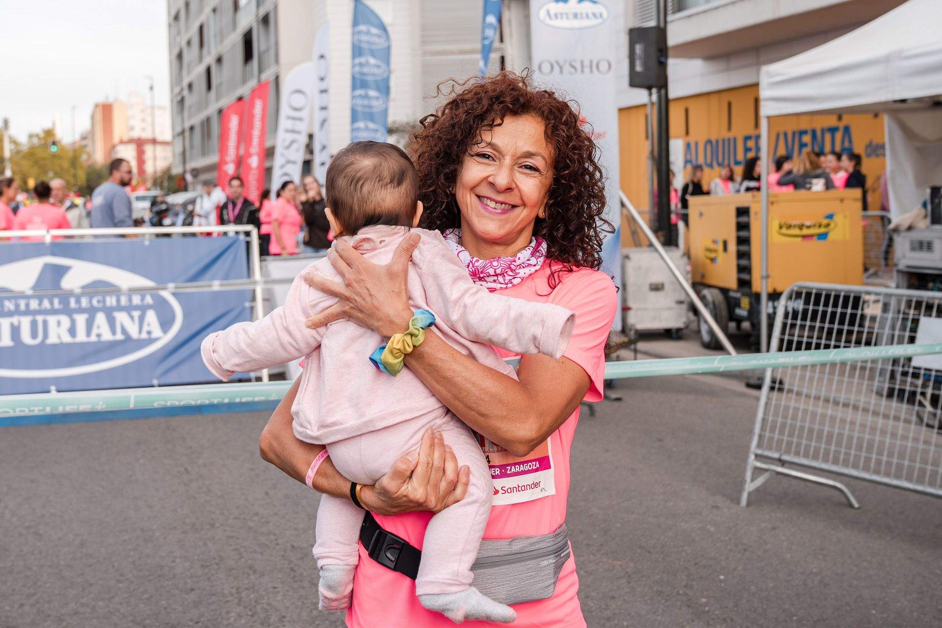 Las mejores fotos de la Carrera de la Mujer Central Lechera Asturiana de Zaragoza 2024 33