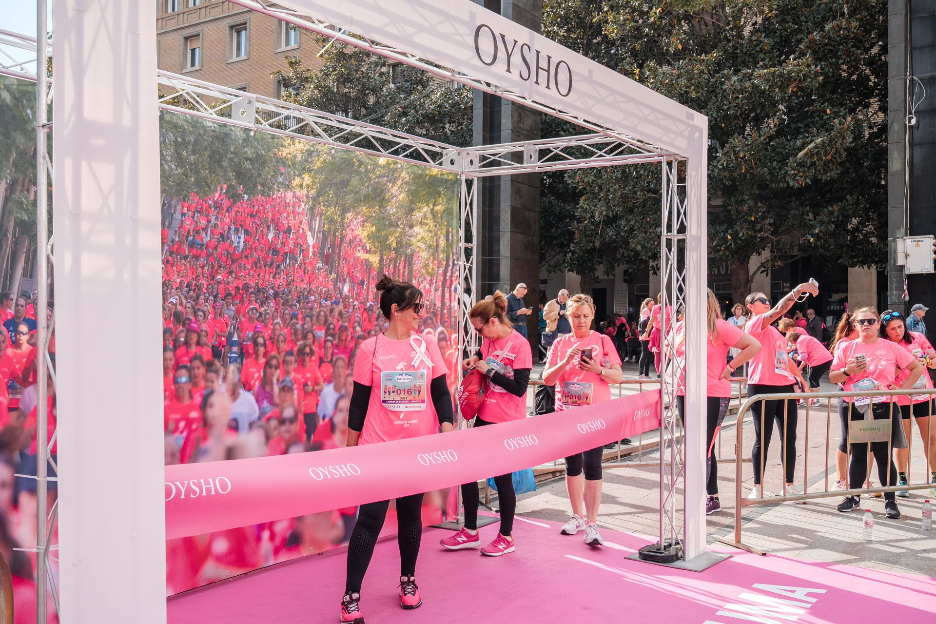 Las mejores fotos de la Carrera de la Mujer Central Lechera Asturiana de Zaragoza 2024 380