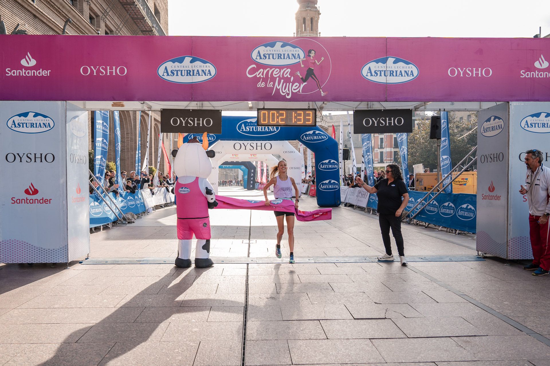Las mejores fotos de la Carrera de la Mujer Central Lechera Asturiana de Zaragoza 2024 150